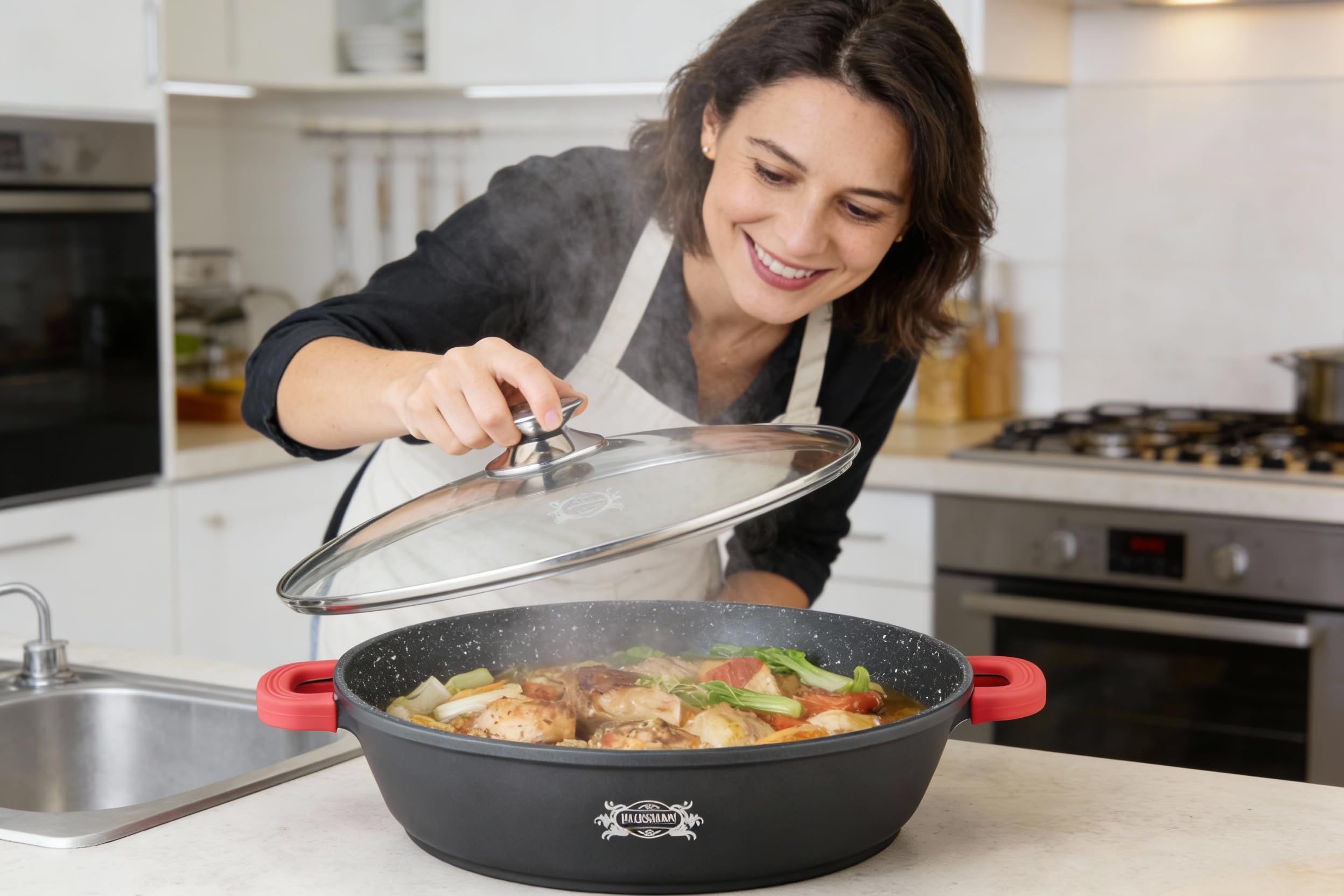 Haussmann Héritage Sauteuse Façon Pierre avec Couvercle Verre – Fonte d'Aluminium Induction & Four (260°C) – Poignées Silicone Isolantes – Grande Capacité pour Cuisine Familiale (40cm/9cm/10L)