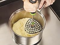 Vista 2 de Joseph Joseph Delta - Prensador de patatas plegable de nylon, ahorro de espacio, se almacena plano