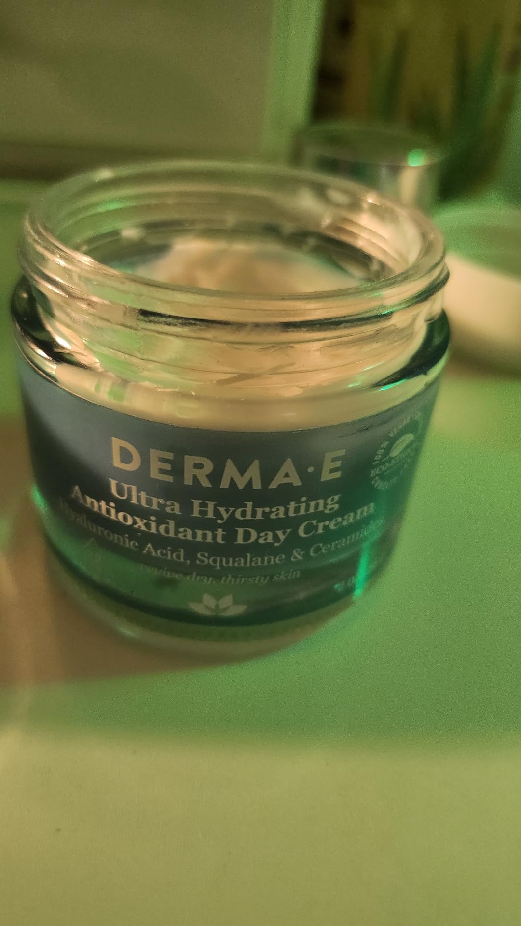 Derma E Ultra Hydrating Antioxidant Day Cream – Face Moisturizer with Hyaluronic Acid, Squalane, and Ceramides to Smooth and Nourish, Hydrating Face Moisturizer for Sensitive Skin, 2 Fl Oz