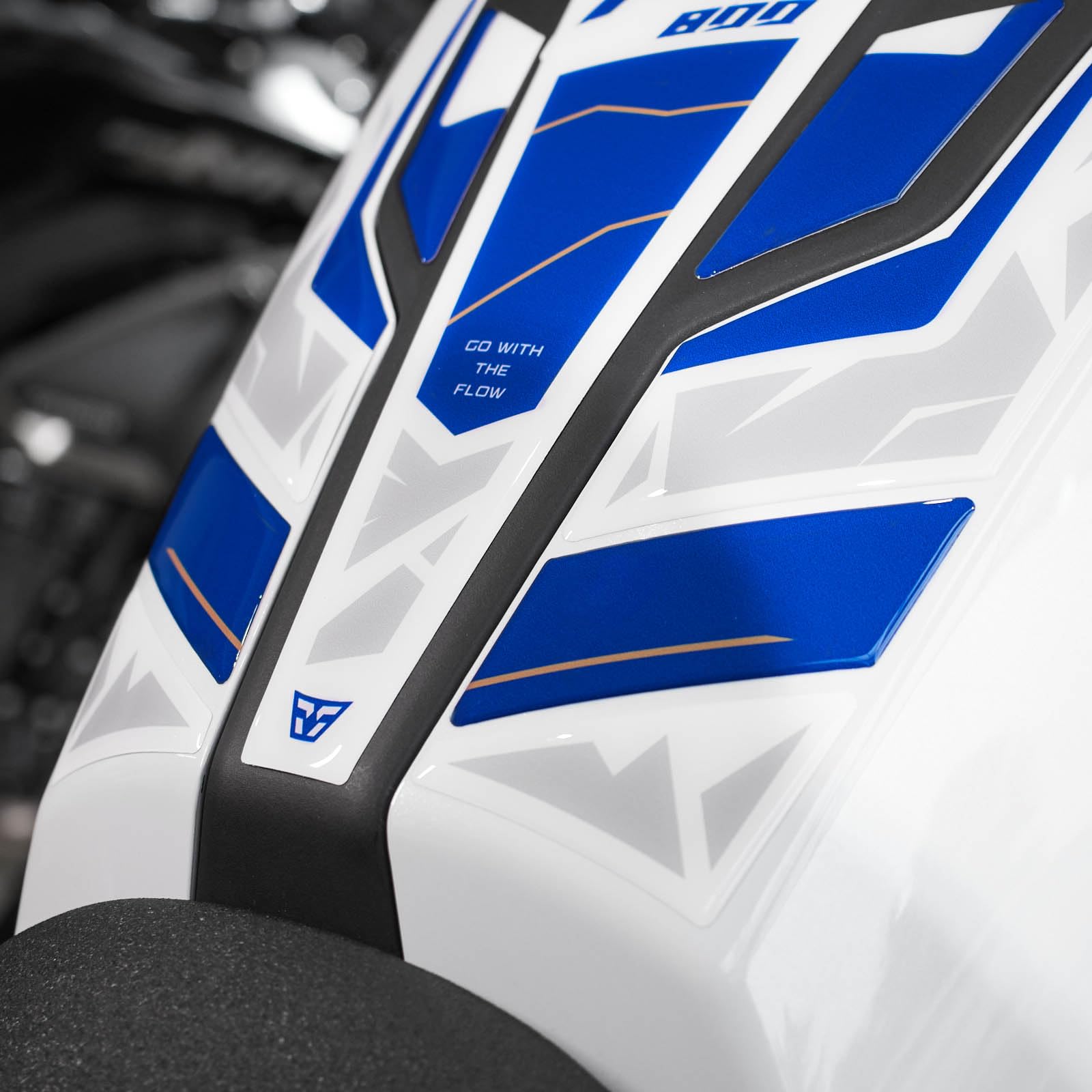 Resin Bike Autocollant Moto Compatibles avec CF Moto 800 MT Explore 2023-2025. Protection de Réservoir Moto Contre Les Chocs et Les Éraflures. Autocollant 3D Résinés Made in Italy