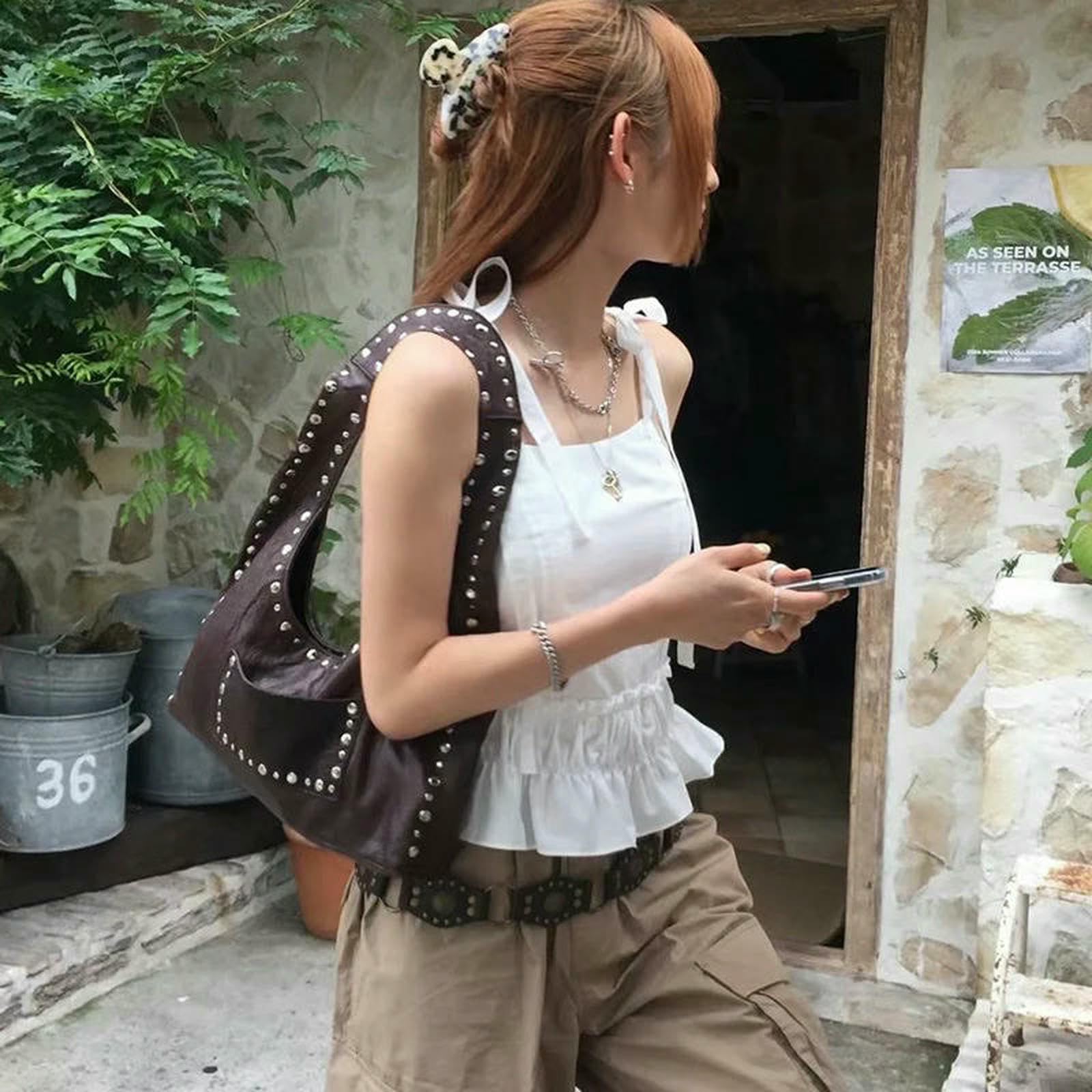 Borsa a Mano Donna Tracolla sotto Le Ascelle con Rivetti retrò da Moto Borchie in Metallo Stile Wasteland Borse Laterali Marroni-Giallo