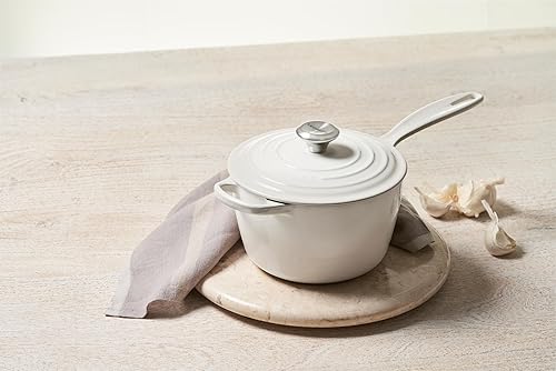 Miniatura 111 de Le Creuset Cacerola Signature de hierro fundido esmaltado, 2.25 cuartos de galón., Marsella Marseille