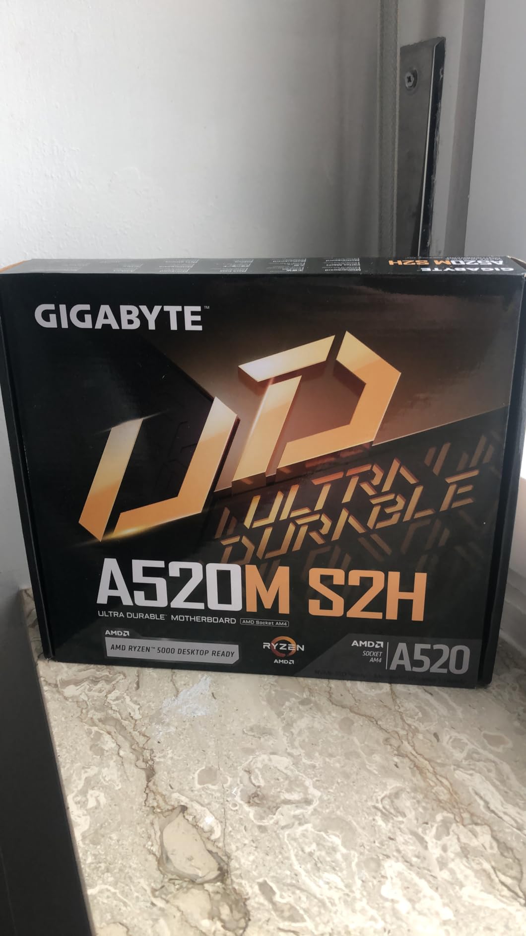 Carte Mère GIGABYTE A520M S2H - Support AMD Ryzen 5000, DDR4 5100MHz, M.2 PCIe 3.0 - Pour Gaming Et Création
