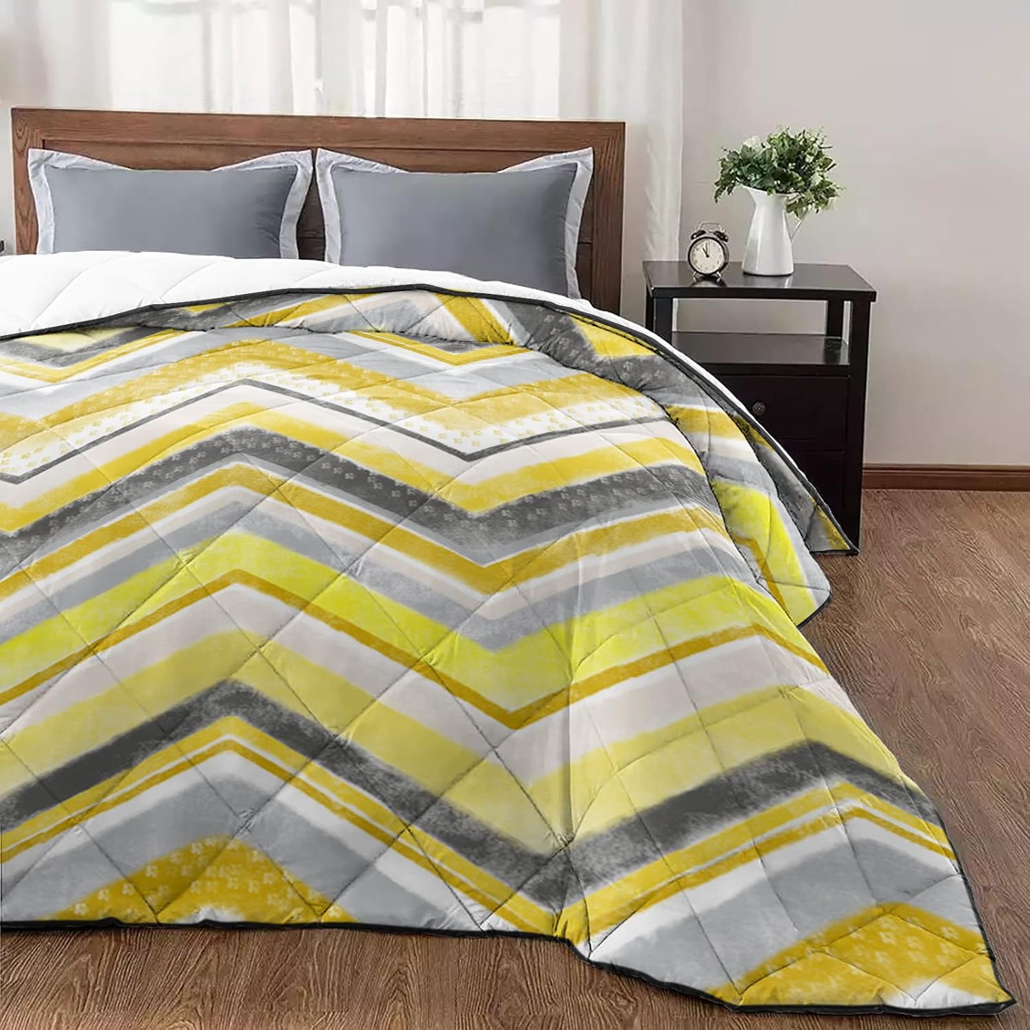 T&H XHome Quilt Oversized King Luxury Quilted Comforter Bedspread-Thin Soft Cozy, Northern Europe Yellow Geometric Wave Stripes Reversible Stitched Summer Lightweight Quilt Coverlet for All Season