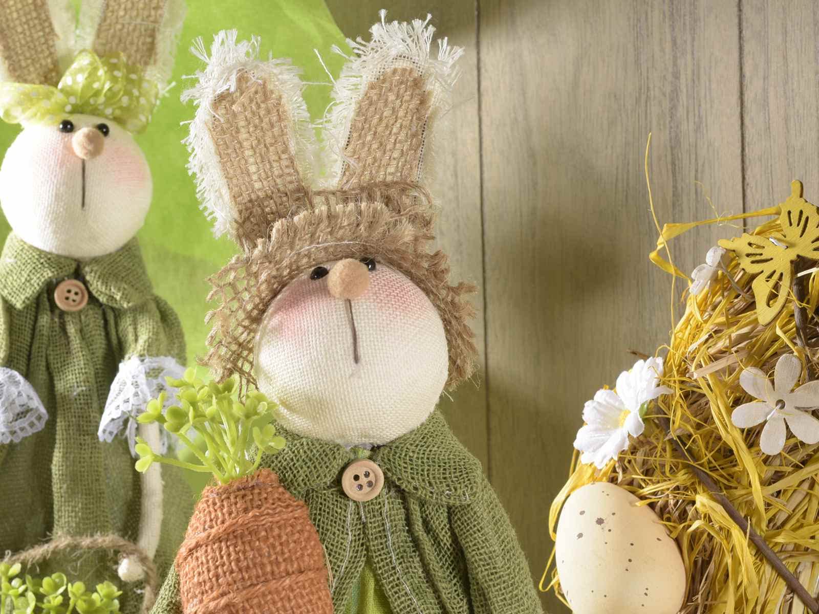 Gruppo Maruccia - Conigli Pasquali con Abito in Juta - Set da 2 Decorazioni Artigianali per Casa e Negozi - Idea Regalo Pasqua - Altezza 37 cm