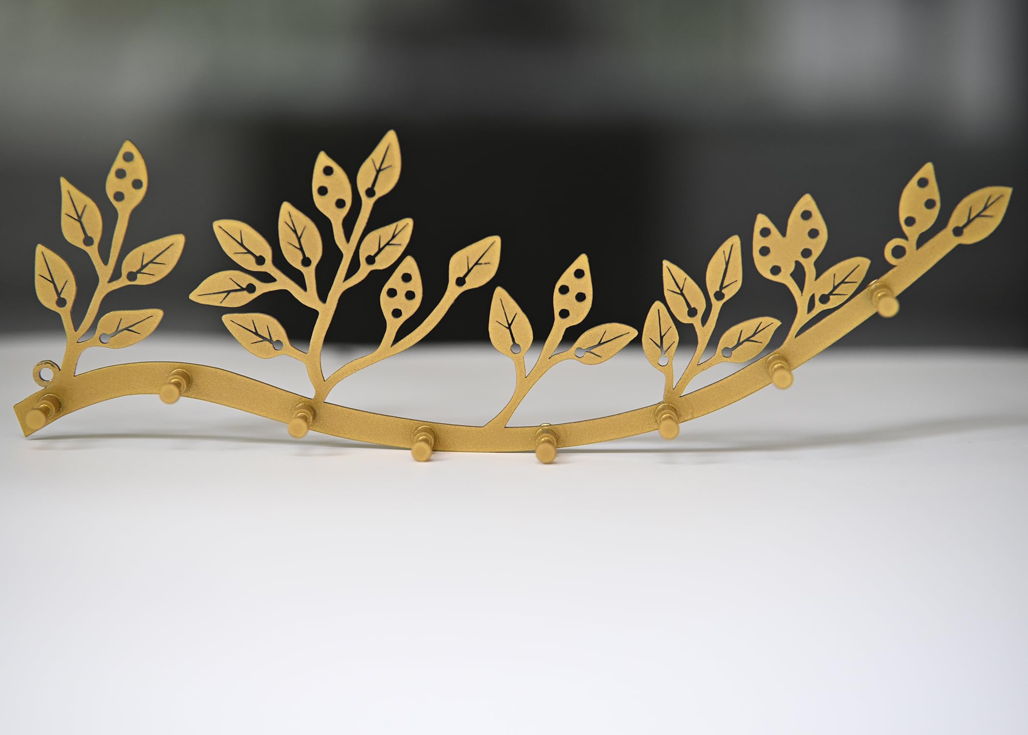Organizador de collar de joyería montado en la pared con 8 ganchos y 43 agujeros, aretes perfectamente colgantes, pulsera y llaves, decoración de pared de rama de árbol de metal dorado rústico