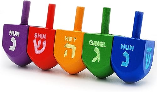 Miniatura 3 de Dreidels de madera multicolor de tamaño mediano Hanukkah Draydels con transliteración en inglés (paquete de 4)