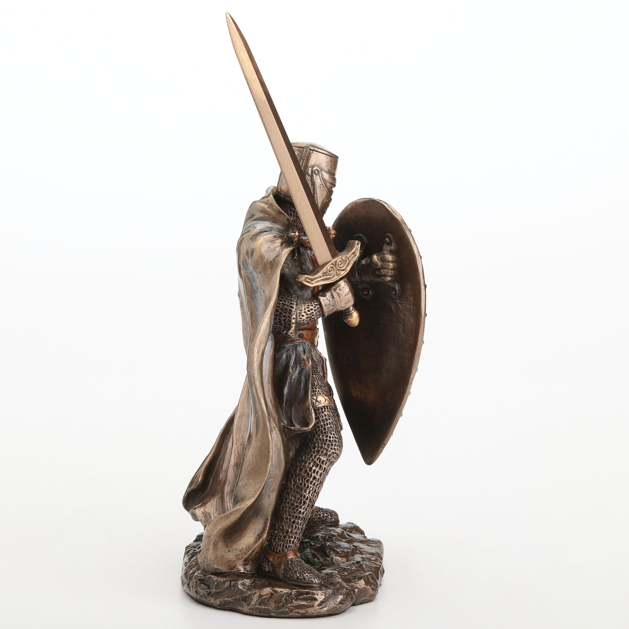 Veronese Design Espada y escudo de caballeros templarios de 7 7/8 pulgadas, escultura con acabado de bronce de resina fundida en frío
