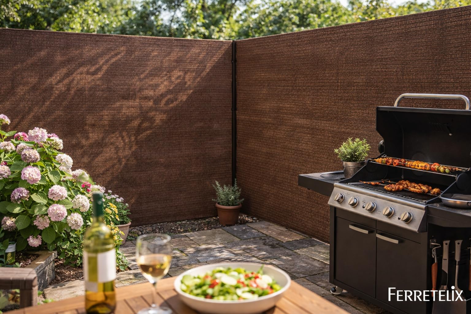 Ferretelix® Malla de Ocultación para Jardín Color Marrón 1,5 MT X 30 MT | Cobertura 95% Sombreado | Ideal para Vallas, Cercados, Balcones y Espacios Exteriores