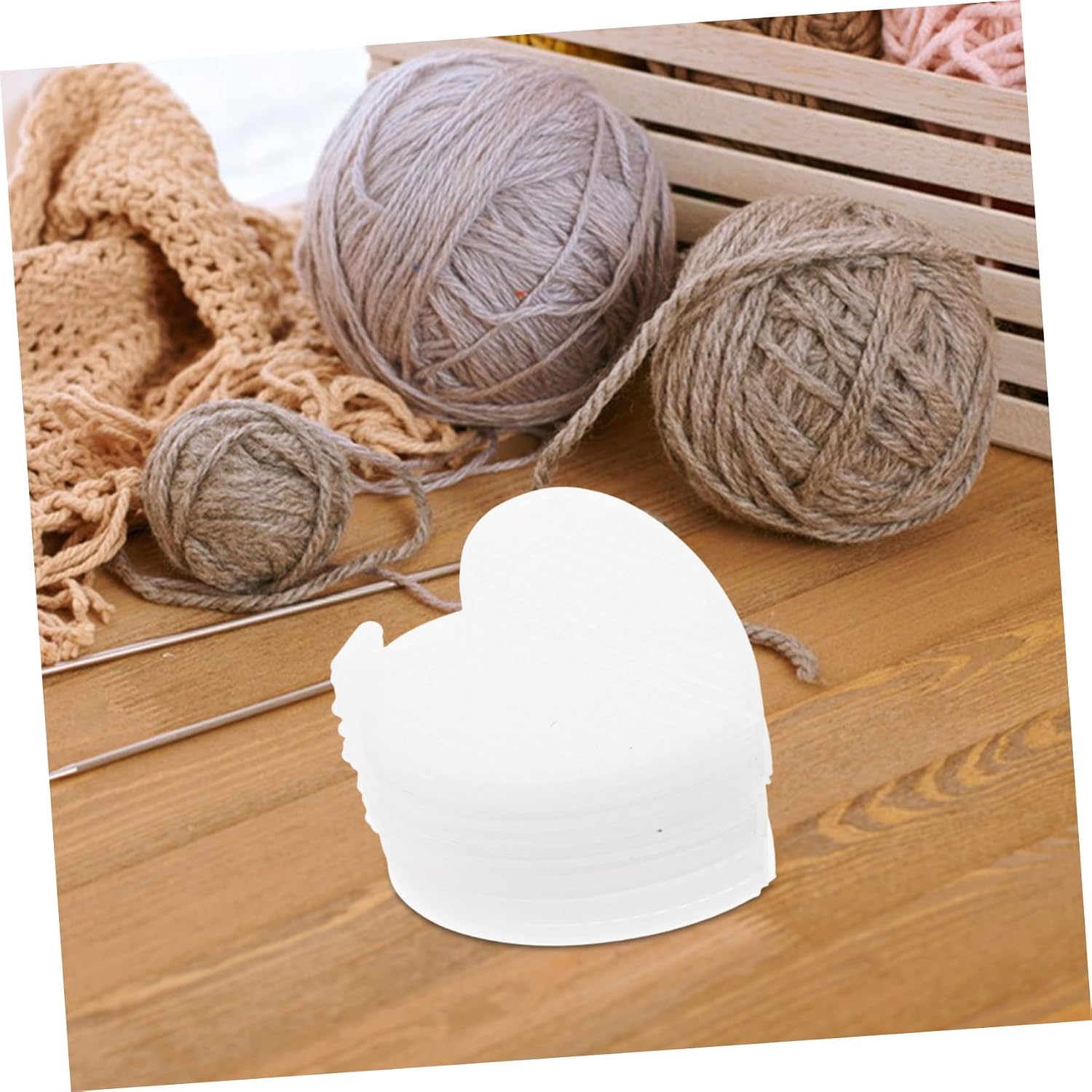 Uonlytech 30pcs Heart Shape Mesh Canvas for Crafting Supplies White Plastic Knit Yarn Material for Cross Stitch Embroidery and DIY Projects