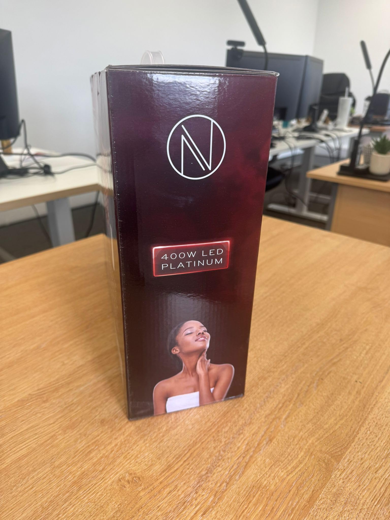 Nebula Dispositivo De Fototerapia 400W En Rojo Platino E Infrarrojo Cercano: Brazo De Escritorio Ajustable, 80 LED De Alta Intensidad Con Doble Pico De Longitud De Onda De 630nm A 850nm