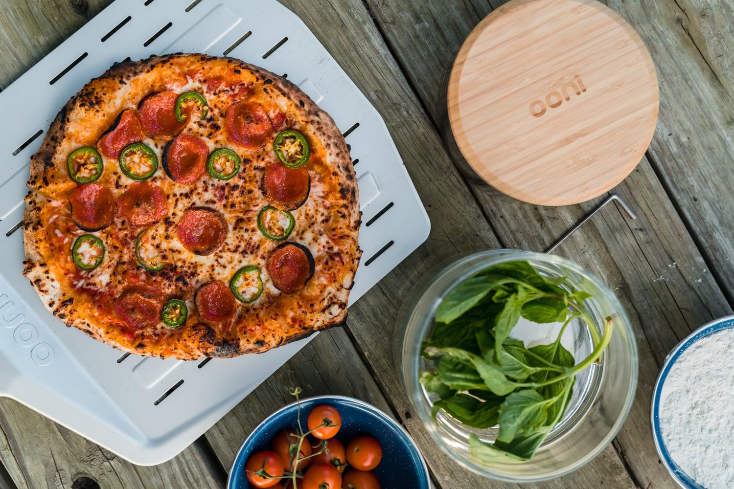 Ooni perforierte Pizzaschaufel 30 cm – Aluminium-Pizzaschieber mit langem Griff – Pizzaschaufel zum Schieben, Wenden und Herausnehmen von Pizzen Zubehör