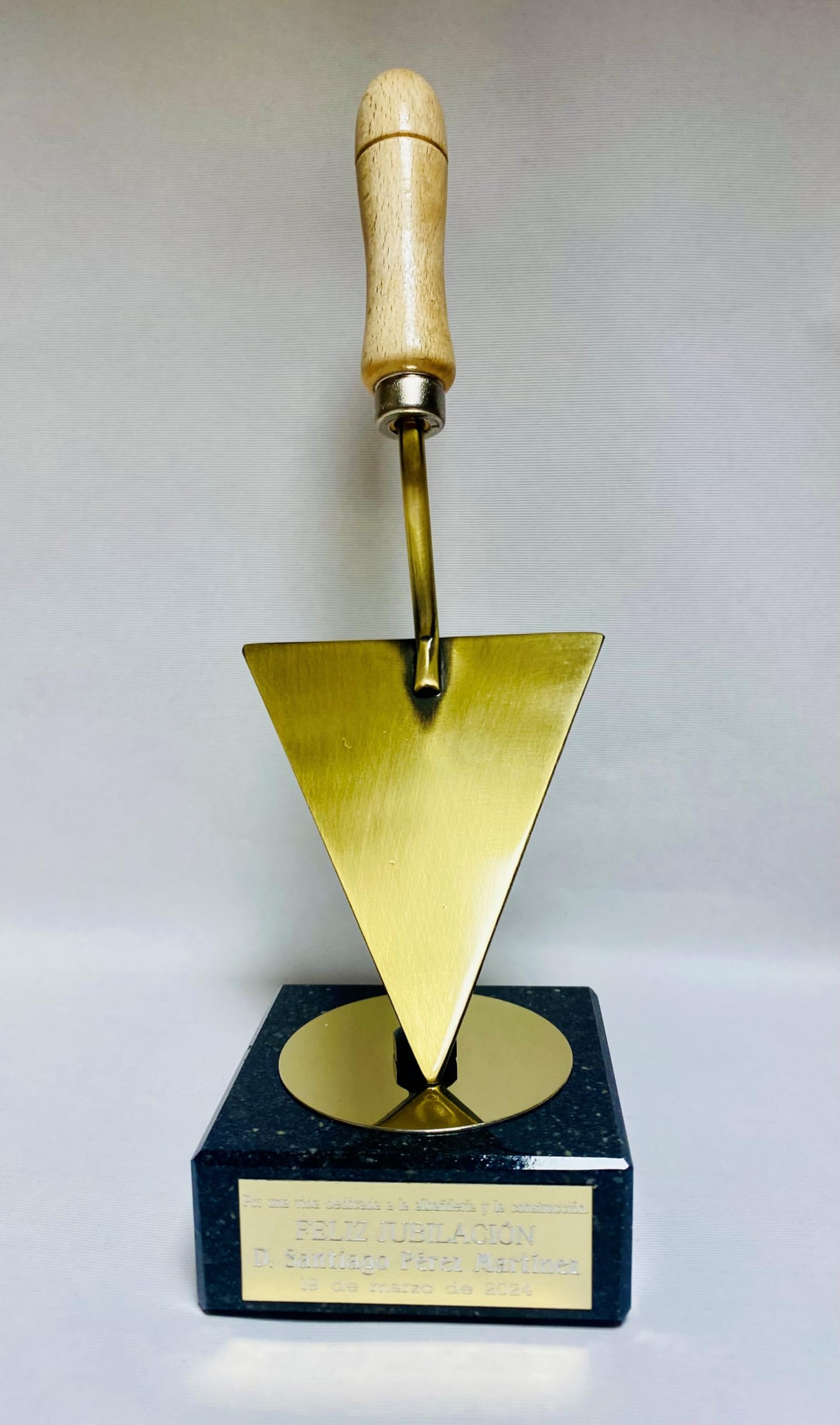 Regalo Albañil Jubilación o Despedida Figura Personalizada con peana de mármol