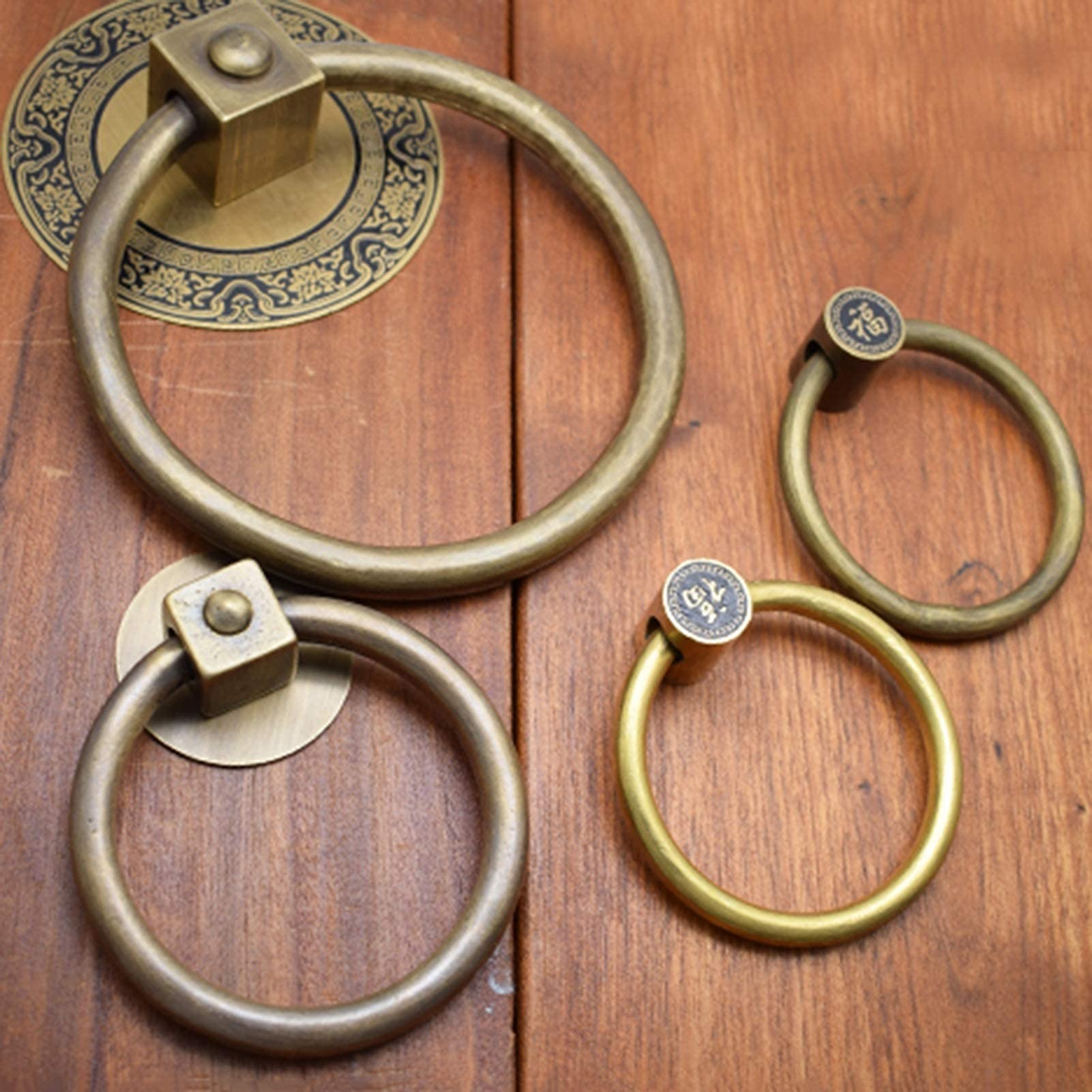 Mosiężna kołatka do drzwi z brzmiącymi pierścieniami do starych drzwi drewnianych w stylu vintage, 10 cm