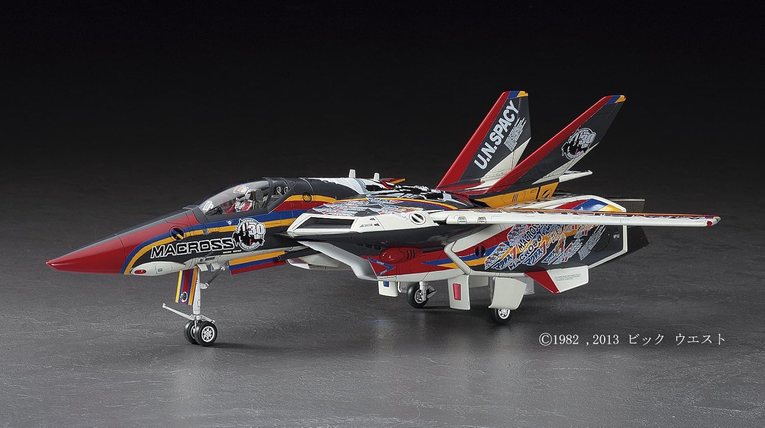 30th anniversary paint machine 1/48 Macross VF-1J Valkyrie Macross (65824) by Hasegawa