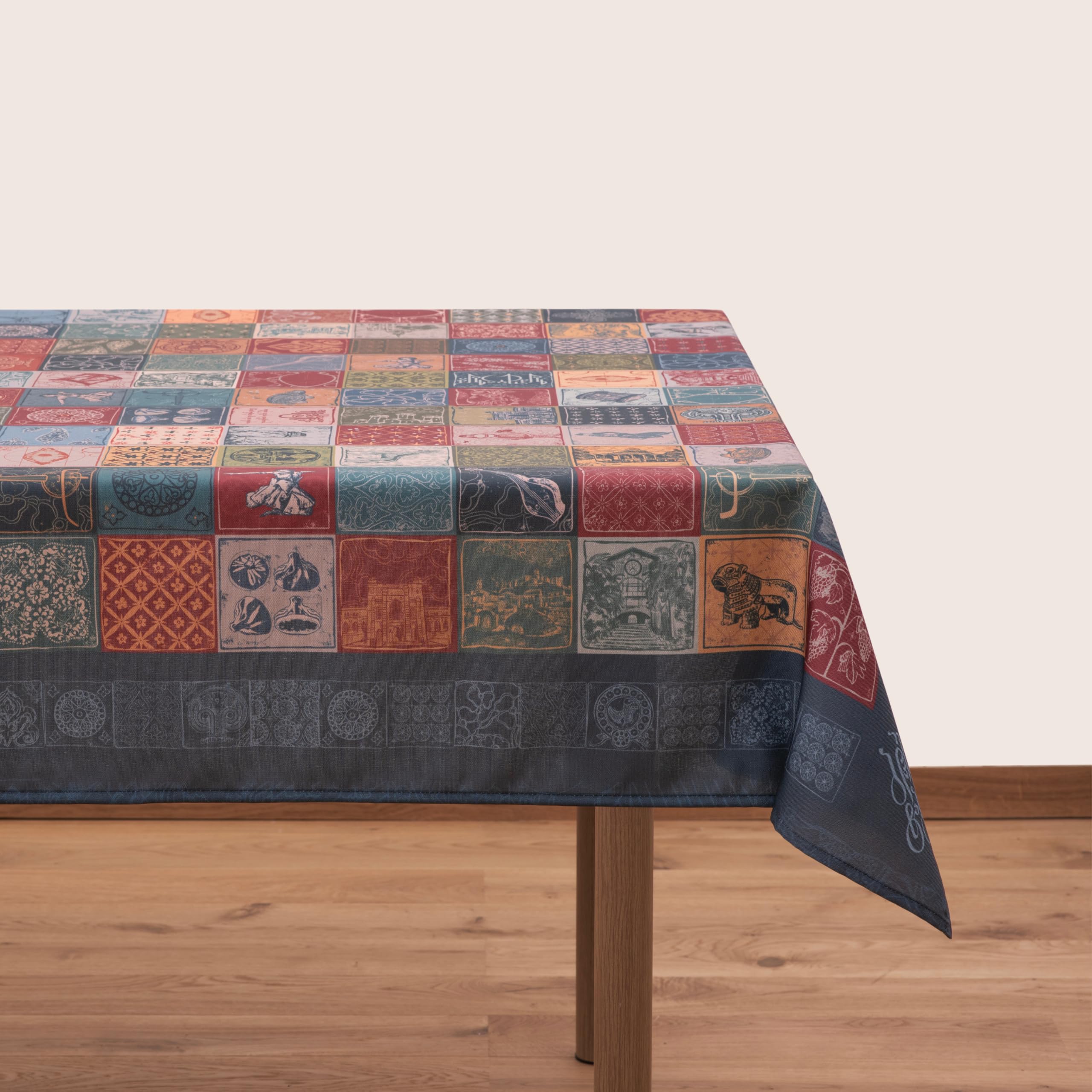 Nappe motif géorgien multicolore 55x55 cm en coton pour protéger les petits meubles