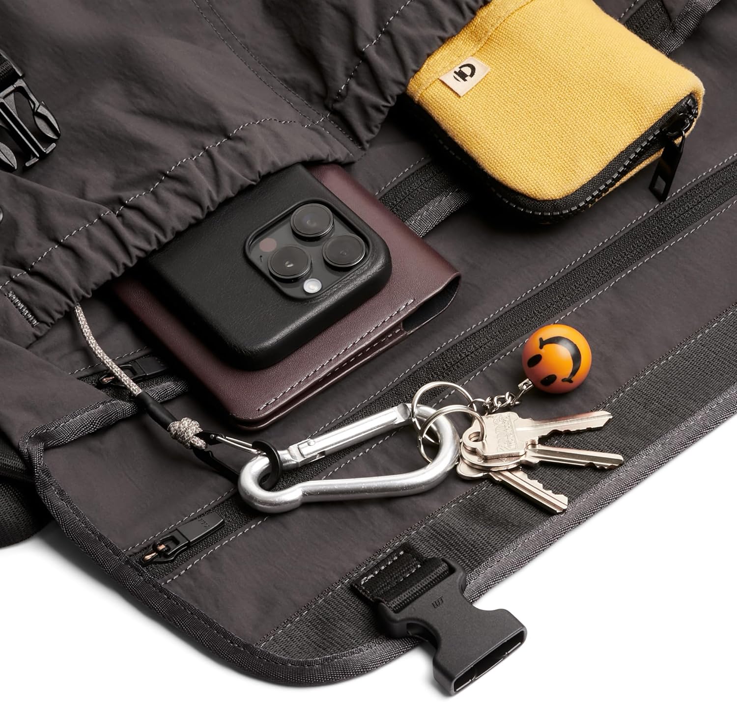 Bellroy Cinch Messenger (12 liter lightweight shoulder bag, water-resistant fabric, effortless organization) - Charcoal - Image 5