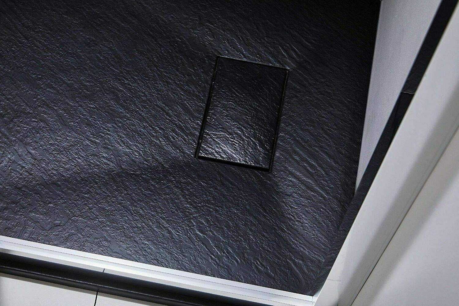 Piatto Doccia Casa Arredo Bagno In Resina Effetto Pietra Stone Ardesia Spessore 2.6 Cm Antiscivolo Filopavimento Indistruttibile Con Griglia Di Copertura Antracite Nero (70x90 cm)