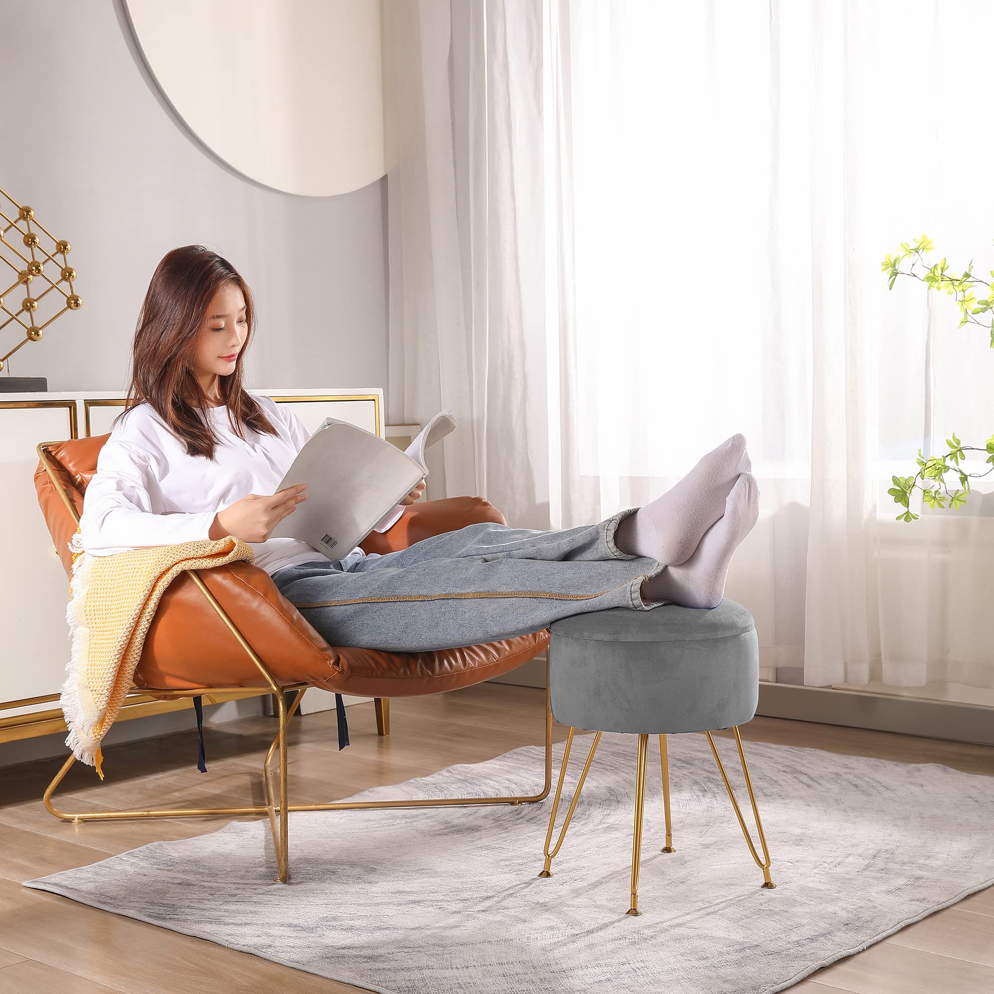 CUYOCA Ottoman with Storage Vanity Stool for Makeup Room, Round Footrest Storage Ottoman with Tray, Velvet Upholstered Foot Rest, Makeup Footstool, Light Grey