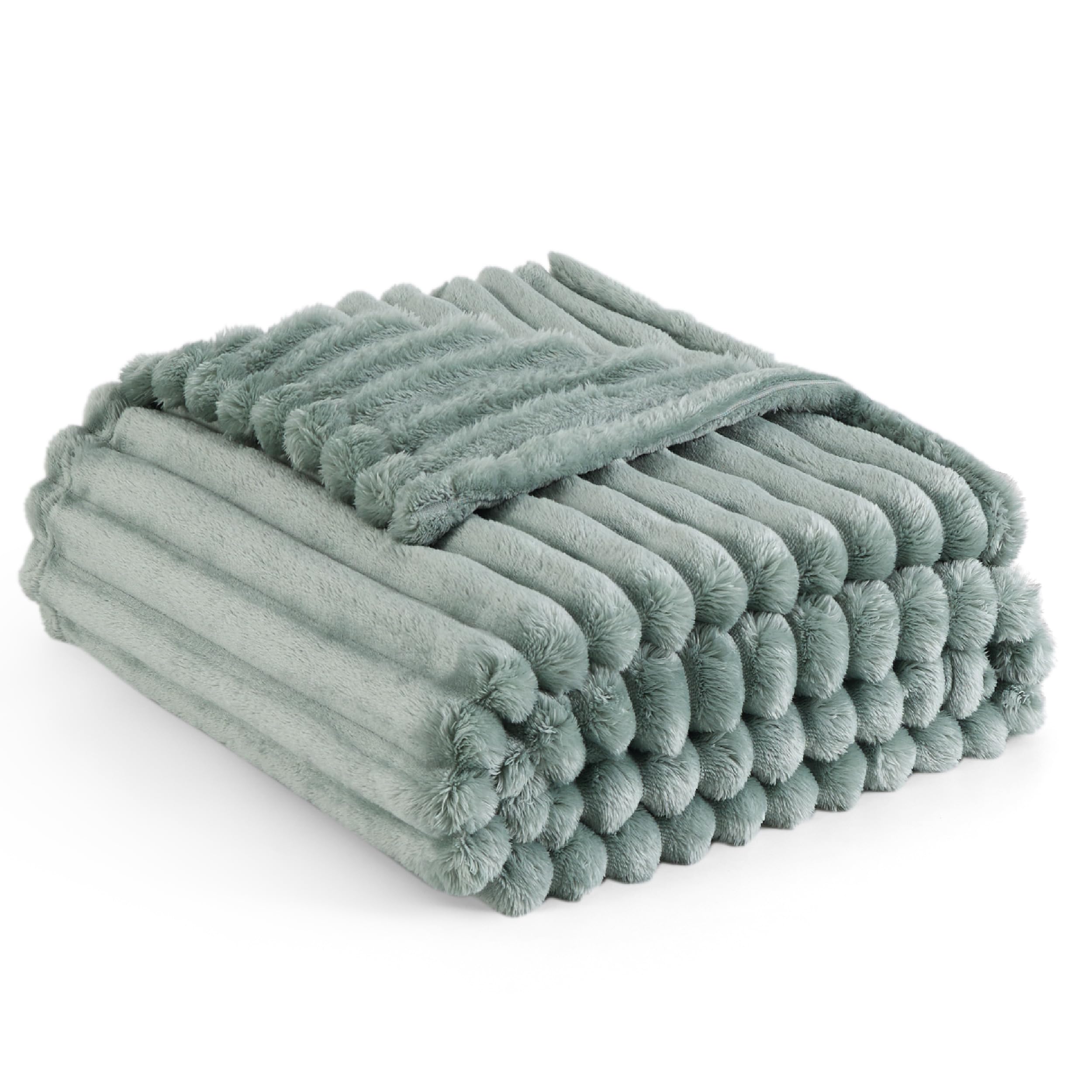 Bedsure Fluffy Fleece Blanket King Size for Bed - Soft Cosy Warm Blankets, Soft Cute Double Size Throw Gifts for Women and Girls, Sage Green, 230x270 cm
