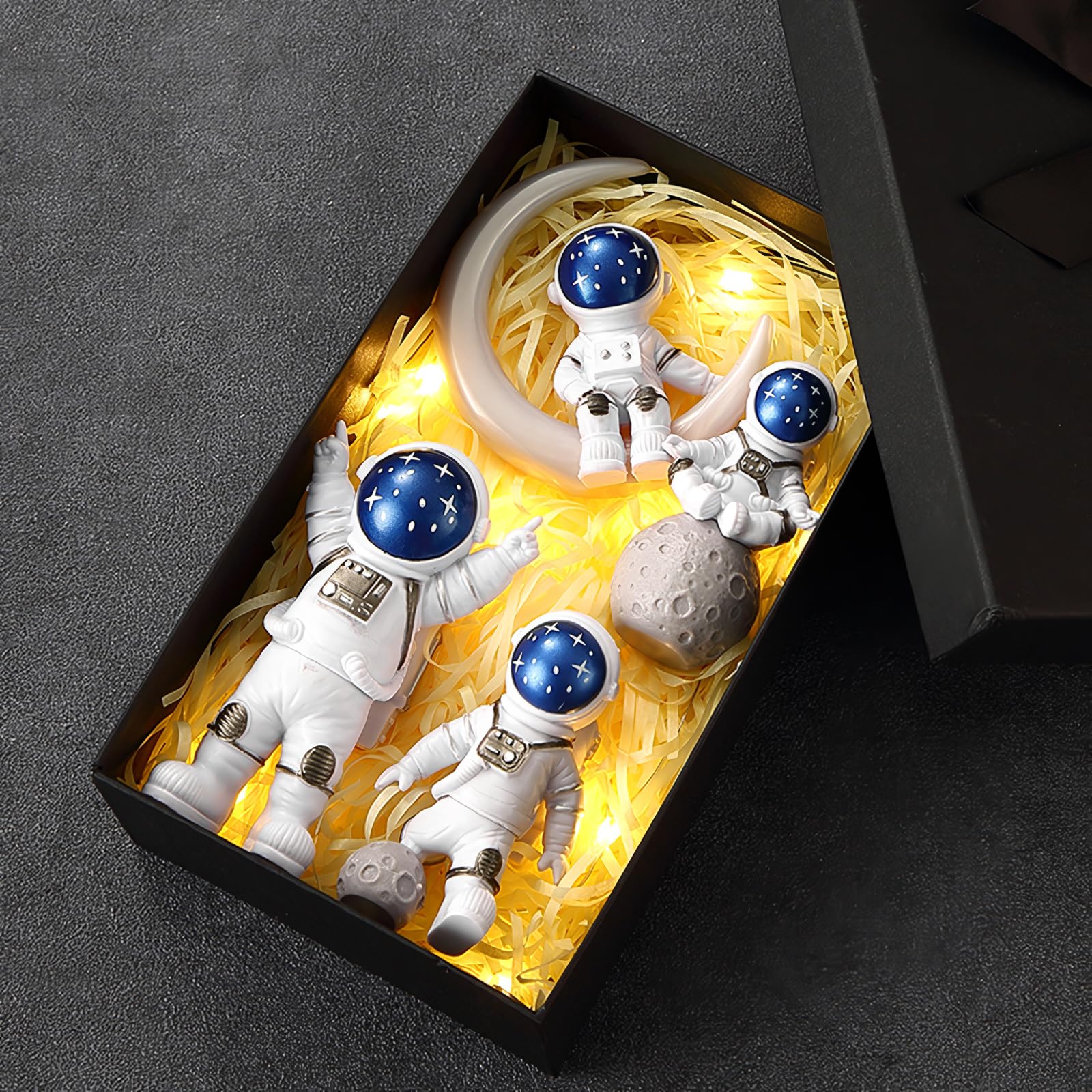 Set di 4 statue di astronauta blu e bianco, scultura astronauta spaziale, decorazione a tema spaziale, decorazione per cameretta dei bambini