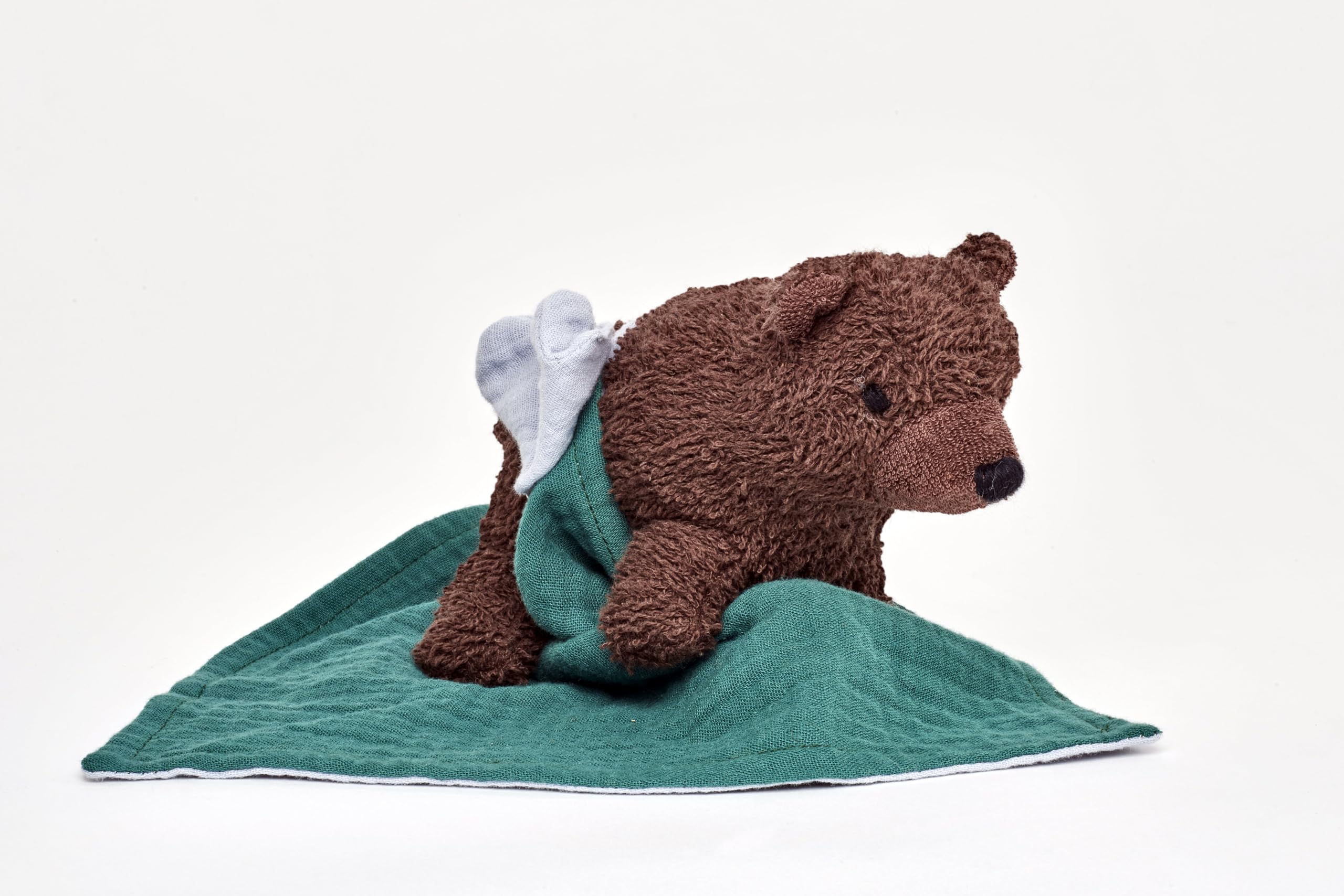 Käthe Kruse Billi Bär I Bärenstarker Kuschelfreund für Kinder ab 0 Jahren I Waschmaschinenfestes Baumwollfrottee-Kuscheltier inkl. Musselin-Tuch