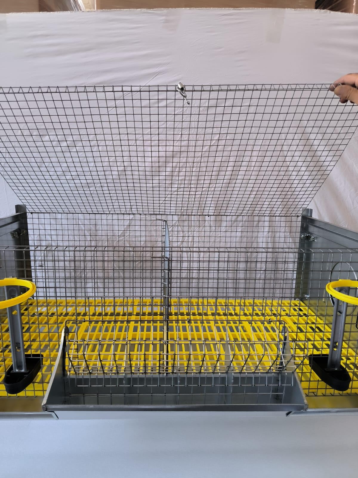 Gabbia In Acciaio ZIncato e Rete, per Conigli Fattrici. Compresa di Pavimento in Plastica, 2 Nidi, Abbeveratoi e Mangiatoia.cm 149Lx66Px66H (LE MISURE SONO DELLA GABBIA MONTATA CON ACCESSORI)