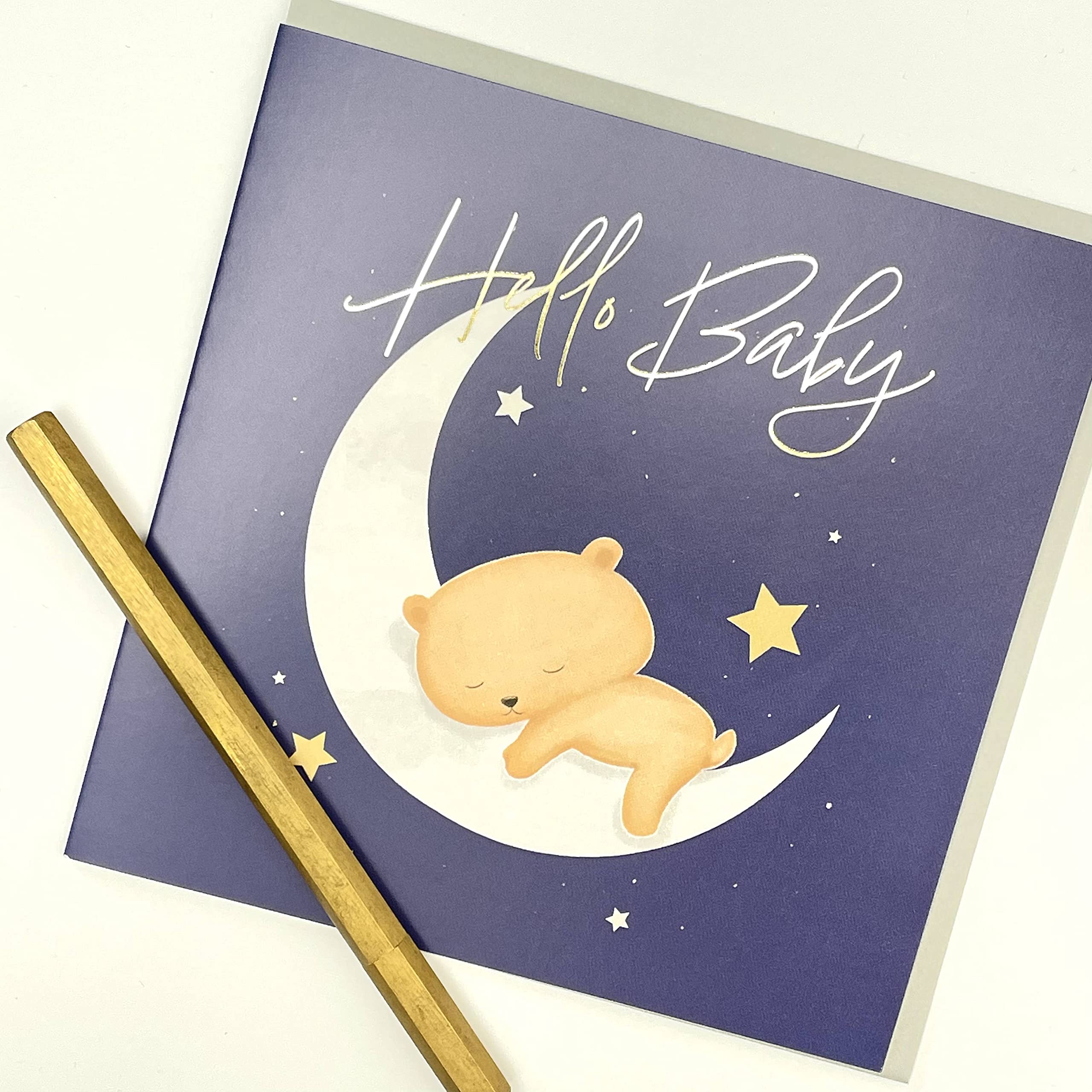 Old English Co. Babykarte „Hello Baby“ Mit Bär & Mond – Geschlechtsneutral, Blanko Innen, Inkl. Umschlag