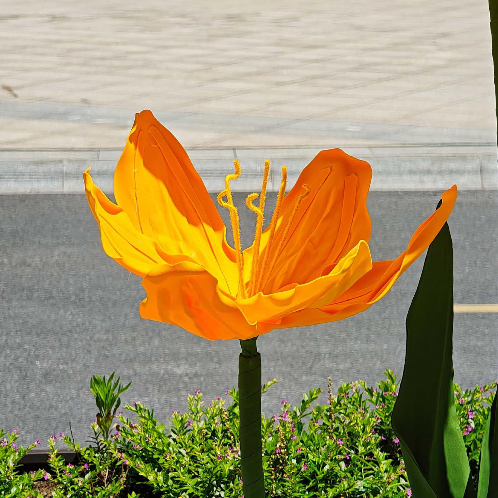 Fleurs artificielles jaunes 30cm pour une décoration murale de salon chaleureuse