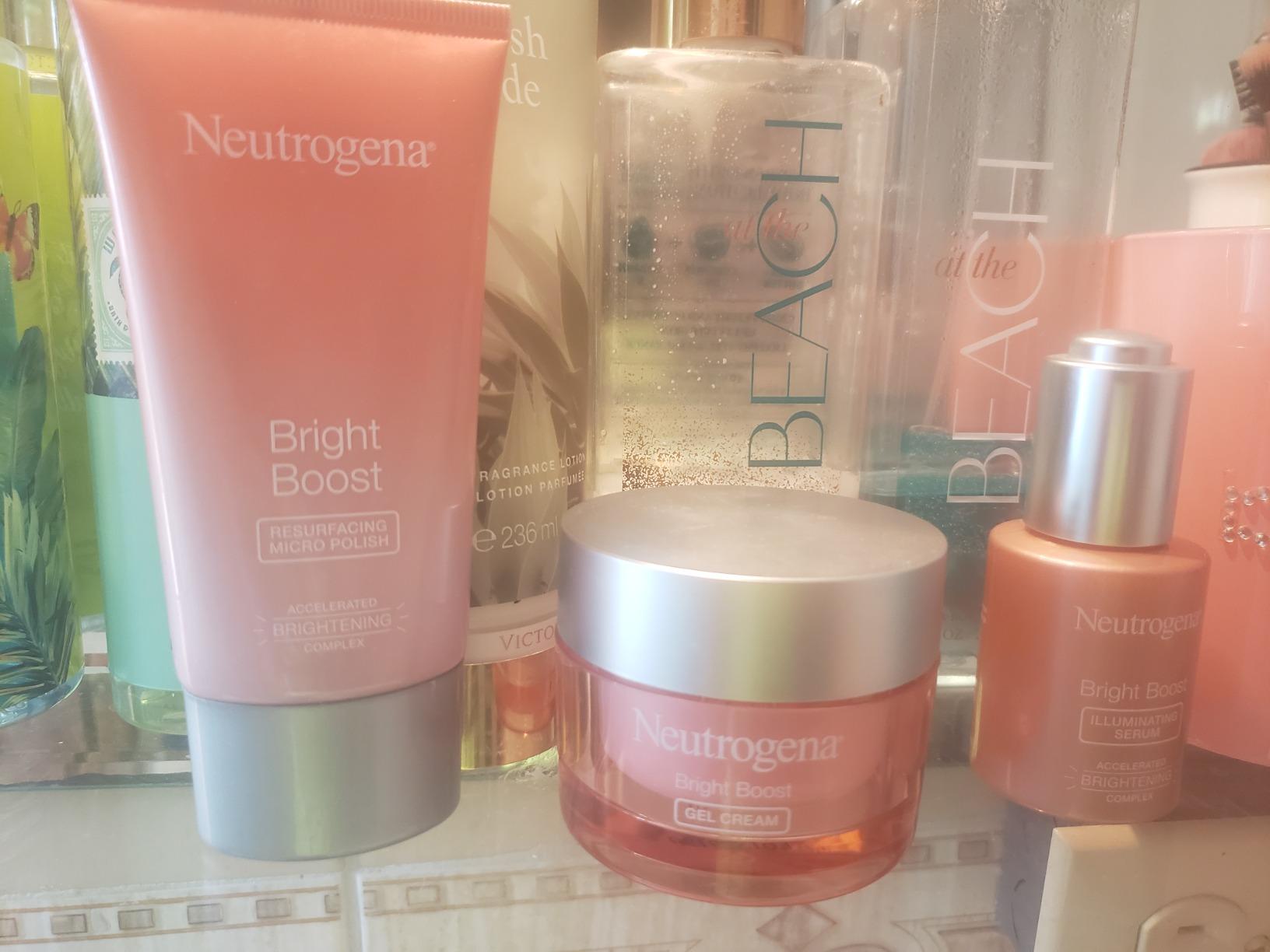 Johnson & Johnson Neutrogena Bright Boost Illuminating Face Serum with Neoglucosamine & Turmeric Extract for Even Skin Tone, Resurfacing Serum for Face to Reduce Dark Spots & Hyperpigmentation, 0.3 fl. oz