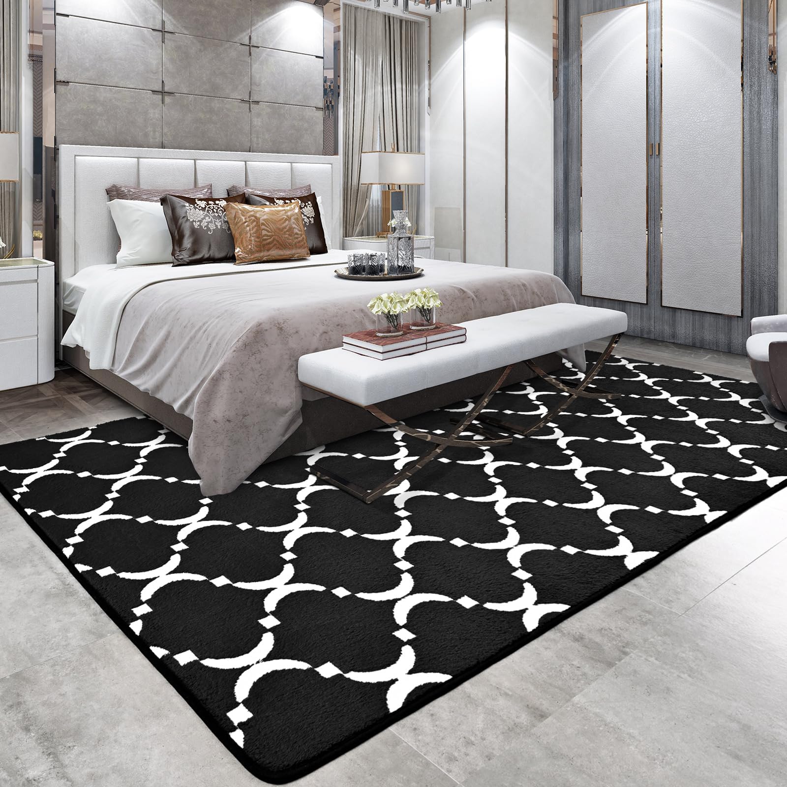Tapis moderne noir et blanc au design graphique contemporain
