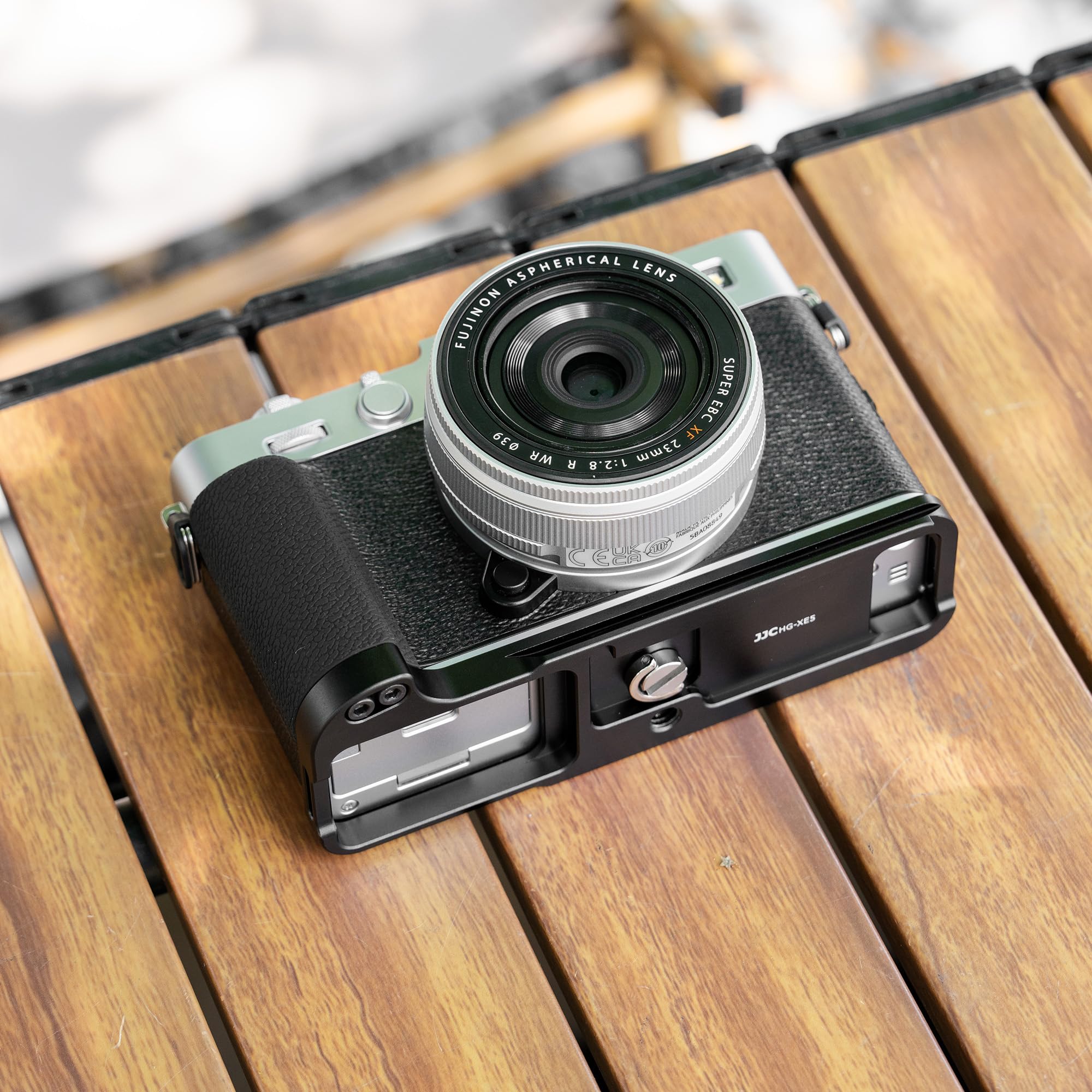 Impugnatura a L in metallo JJC con pulsante di scatto compatibile con Fujifilm X-E5, XE5, sgancio rapido per Arca, impugnatura per Peak Design Capture Camera Clip V3, slot per scheda SD integrato