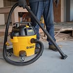 Aspirateurs DEWALT DXV06P 4 HP de pointe, aspirateur humide/sèche de 6 gallons, aspirateur de chantier robuste avec fonction souffleur jaune et noir