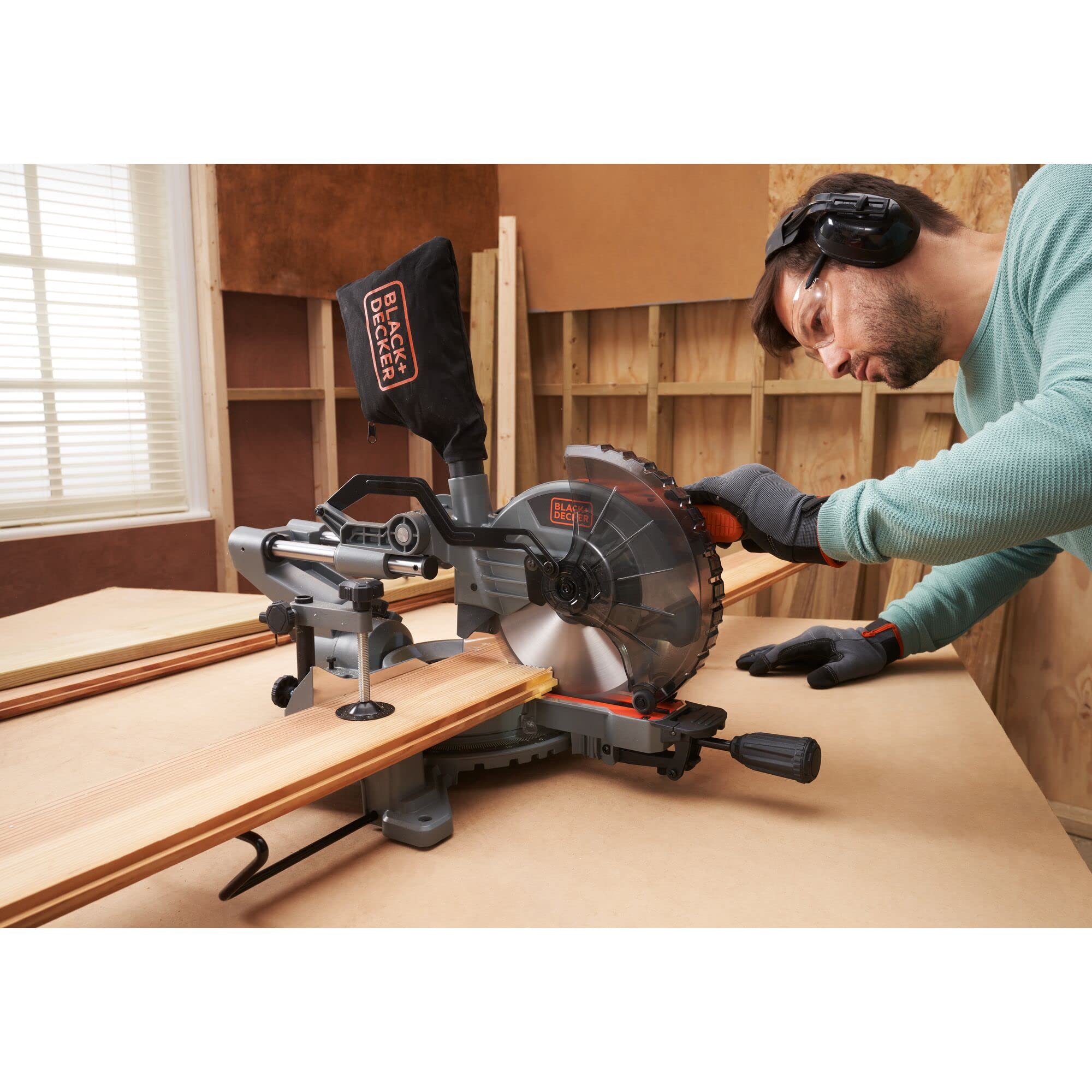 BLACK+DECKER BES701-QS Pilarka 1500 W do cięcia ukośnego 220 mm