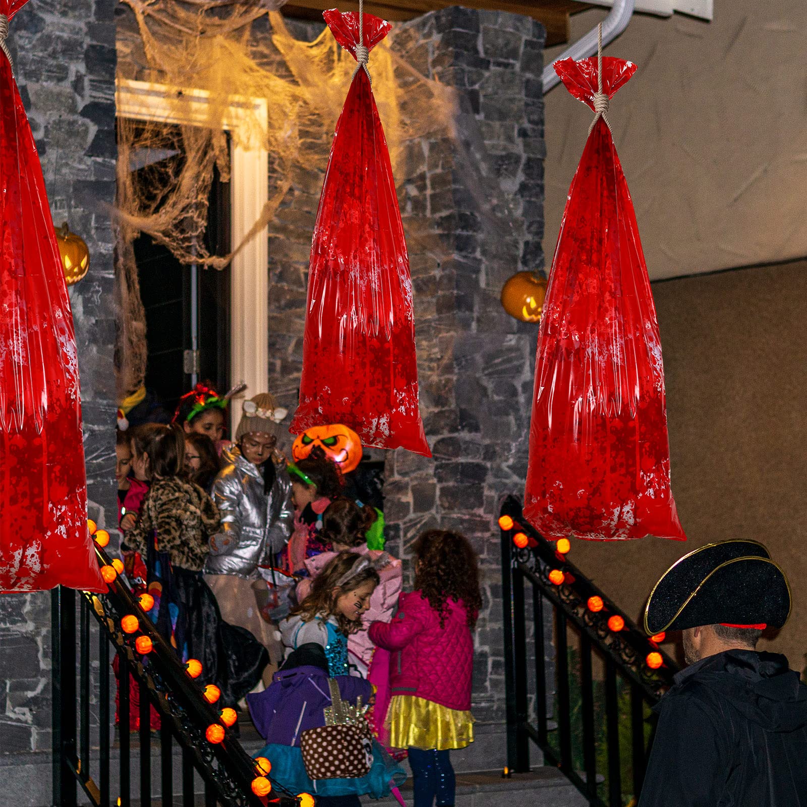 4 sztuki przerażająca krwawa torba na Halloween sztuczna torba na ciało dekoracje na zewnątrz wisząca krwawa torba rekwizyt do domu przerażający (czerwony, jasny styl)