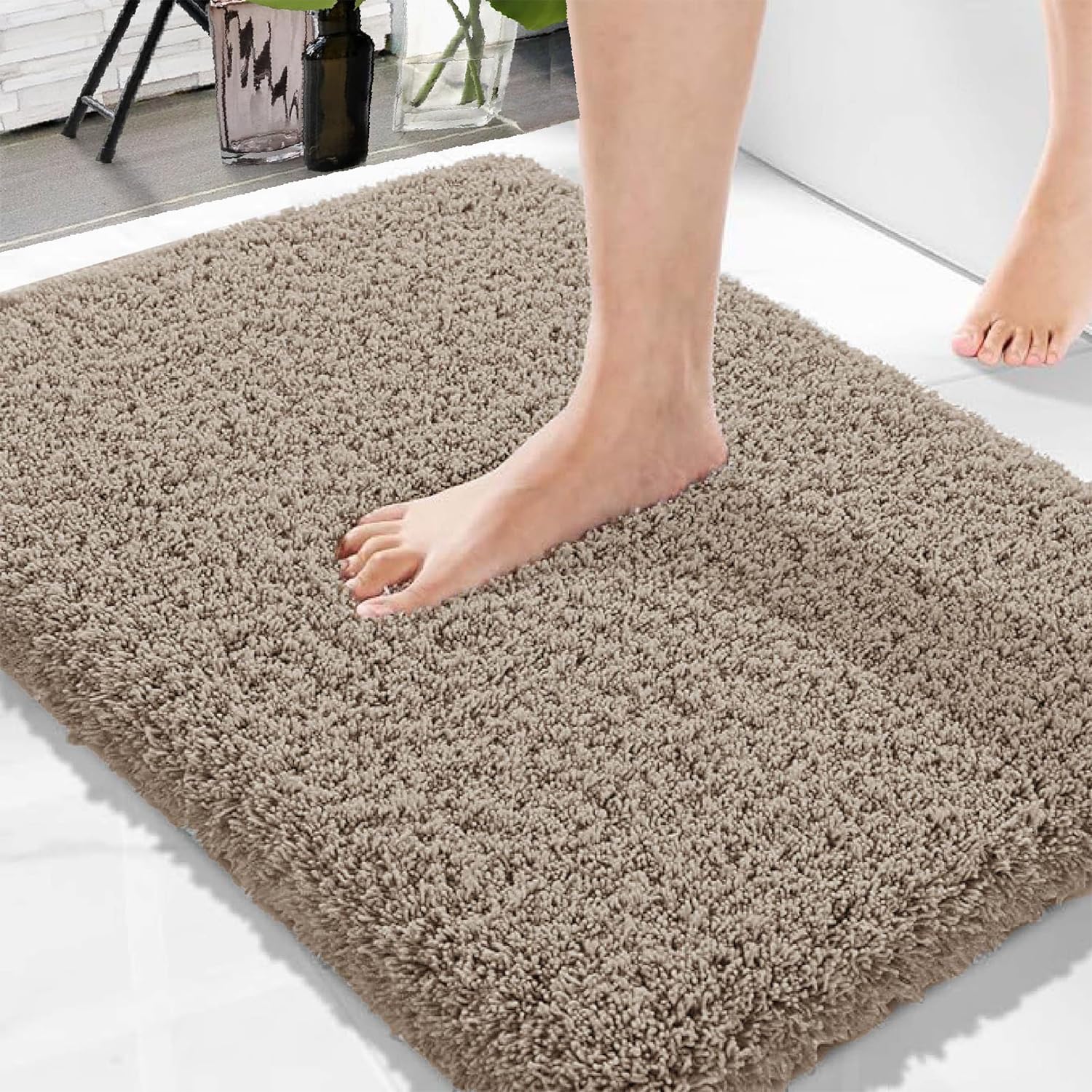 Amazon Brand – Solimo Premium Anti-Slip Microfibre Bathmat | 80cm x 50cm | Light Taupe | 2000 GSM | Water Absorbent | Non-Slip Base | Quick-Dry | Machine Washable
