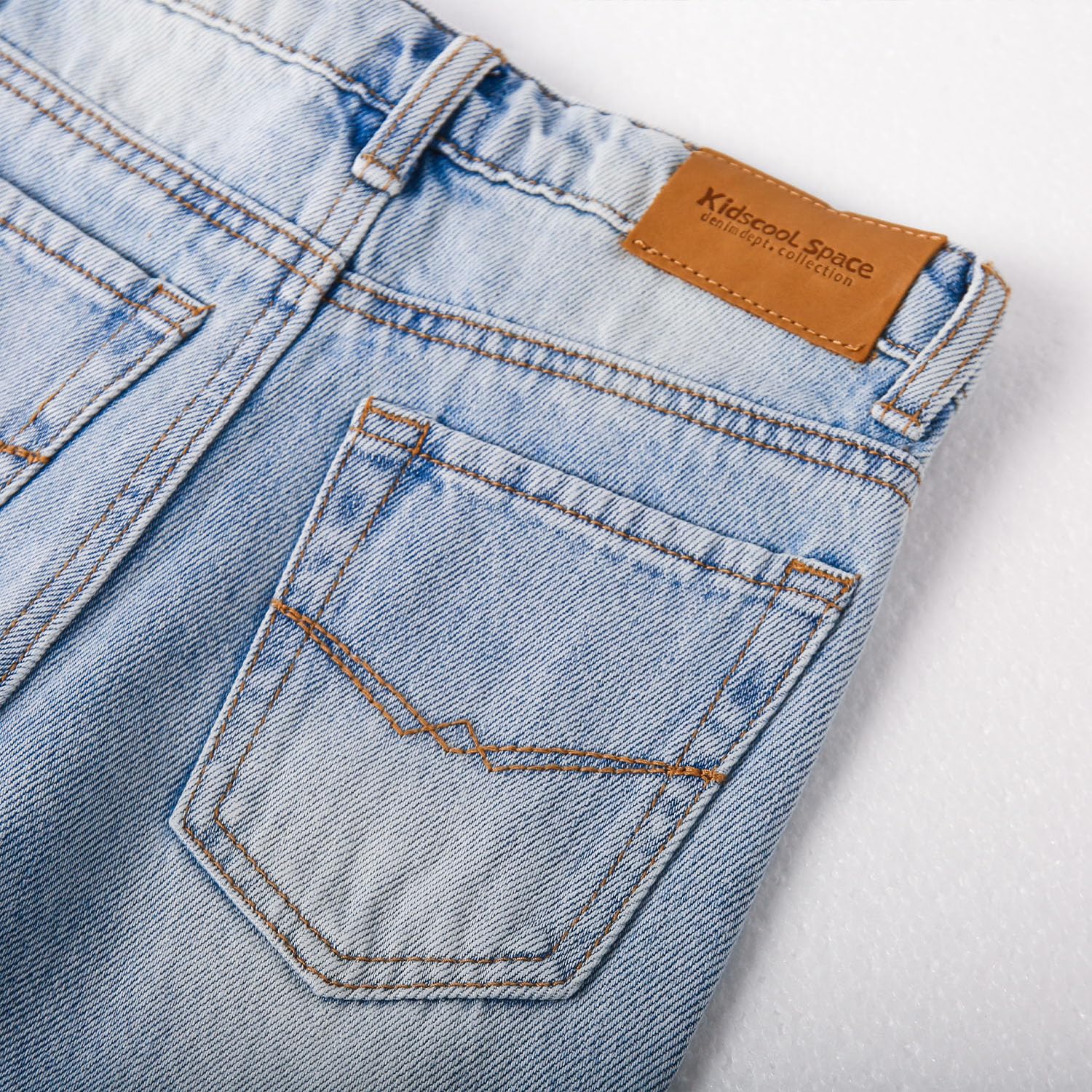 KIDSCOOL SPACE Jeans per Bambini e Bambine, Fascia Elastica all'Interno di Pantaloni in Denim di Moda Strappati