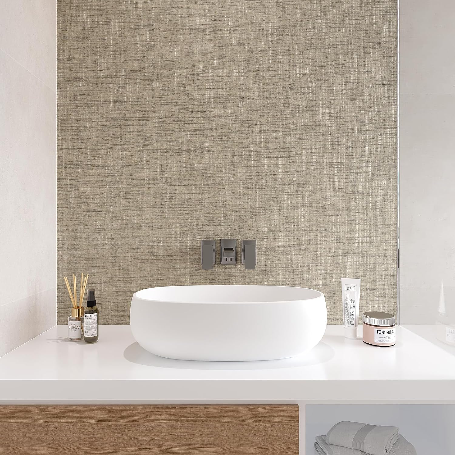 VEELIKE Tan Grasscloth Peel and Stick Wallpaper Textured Grasscloth Wallpaper for Bedroom Bathroom 15.7''x118'' Removable Grass Cloth Linen Wall Paper Self Adhesive Brown Contact Paper for Walls