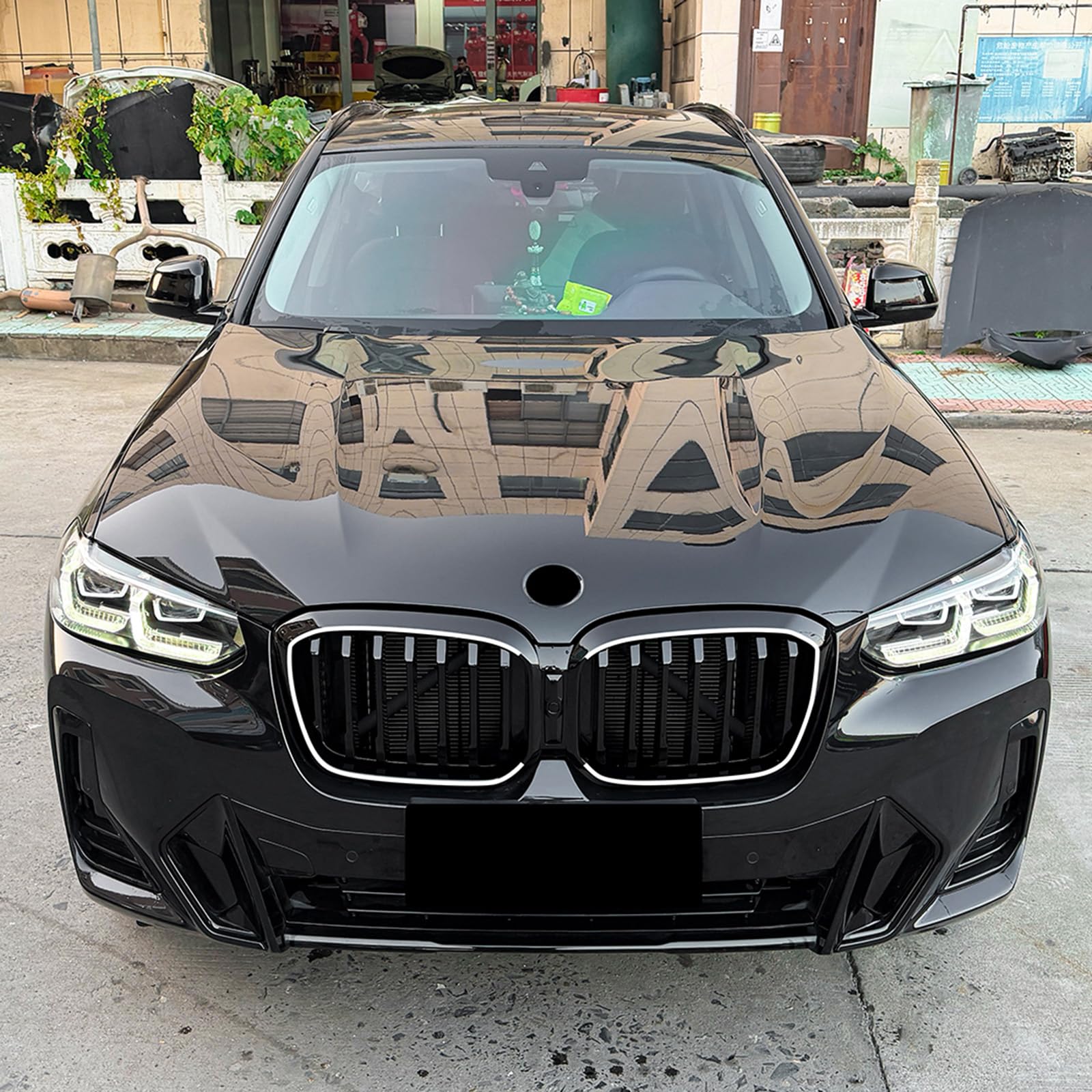 Kratka przedniego zderzaka samochodowego ze światłem do BMW X3 G01 X4 G02 LCI 2022-2024 czarna