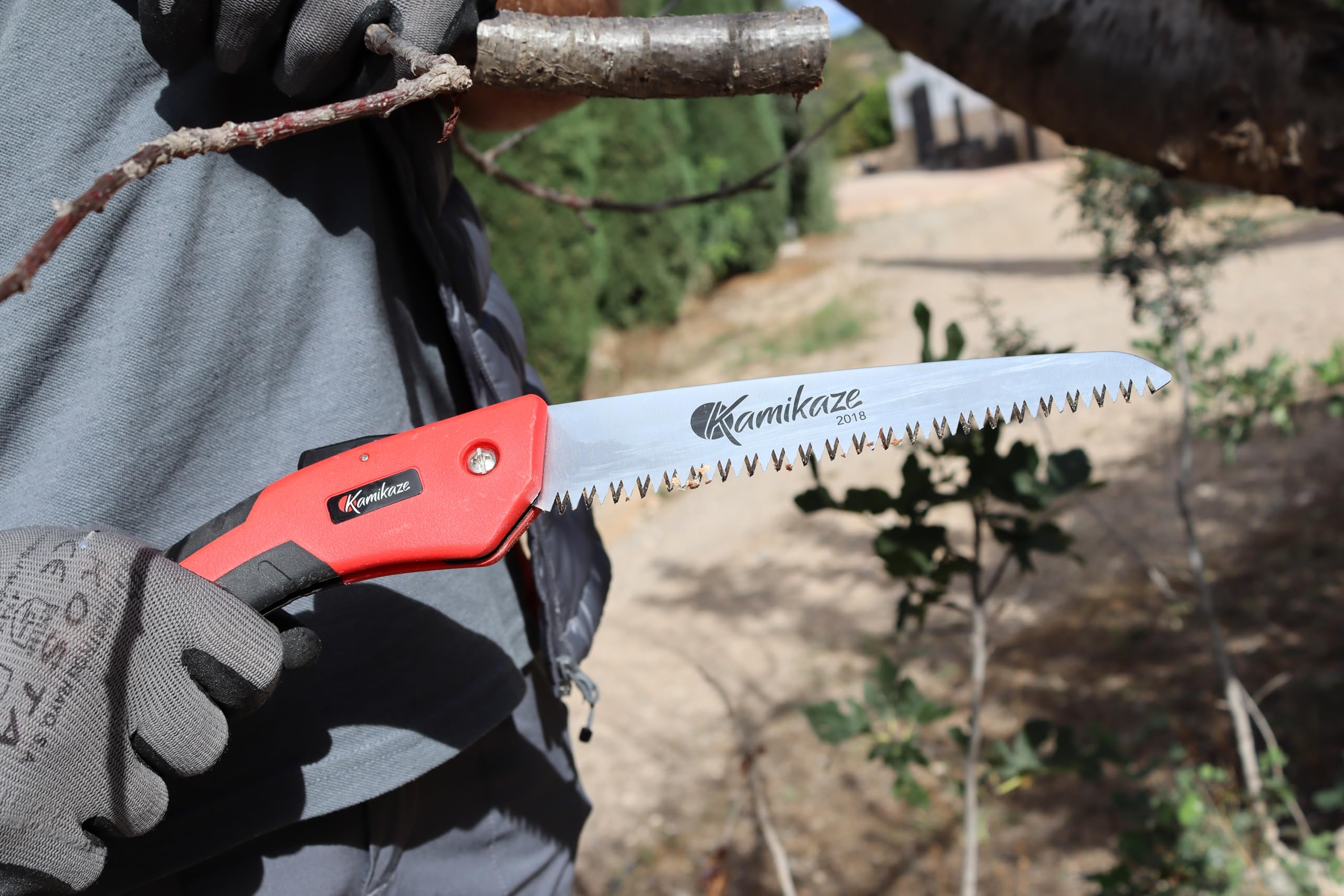 KAMIKAZE Serrucho de Poda Plegable C-180H, Sierra Curva de 180 mm con Dentado Japonés, Serrucho para Madera con Hoja de Acero SK-4 Rico en Carbono, Herramienta de Jardinería Profesional