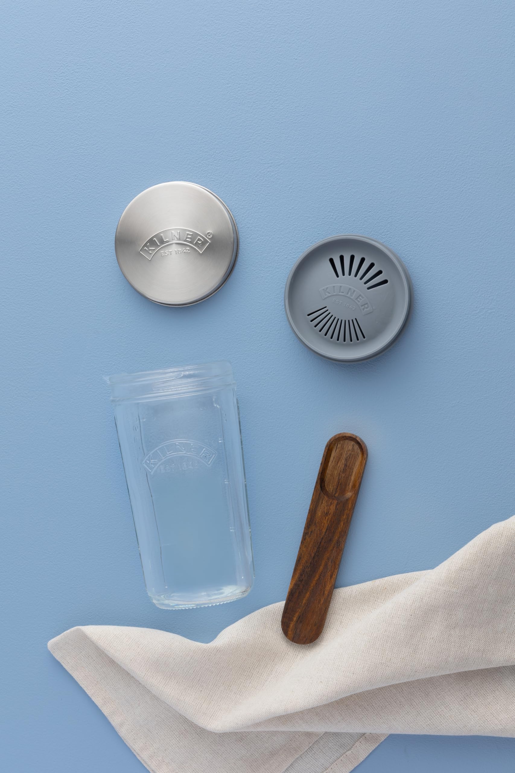 Kilner Kefir - Set di barattoli da 0,5 litri a bocca larga con tappo in silicone, cucchiaio dosatore in legno di faggio e coperchio in acciaio inox, per preparare bevande probiotiche
