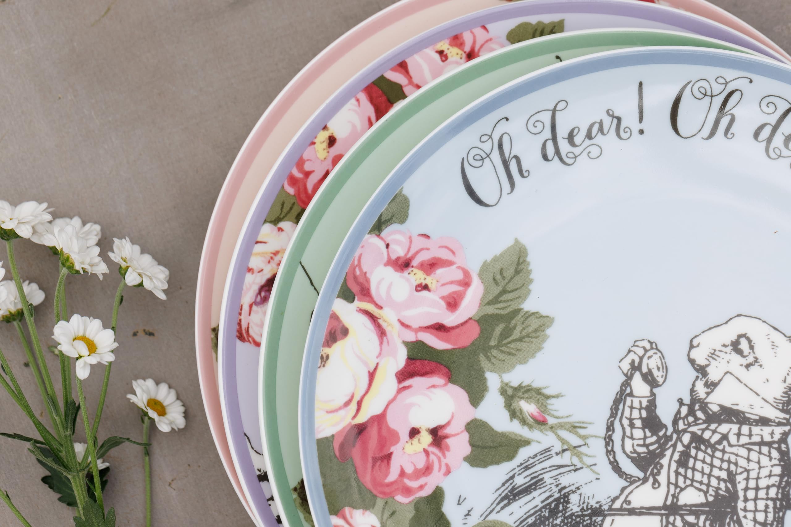 MIKASA and The V&A - Juego de 4 platos para tartas para té de la tarde, 21 cm, porcelana china, té de Alicia en el país de las maravillas, apto para lavavajillas y en caja de regalo