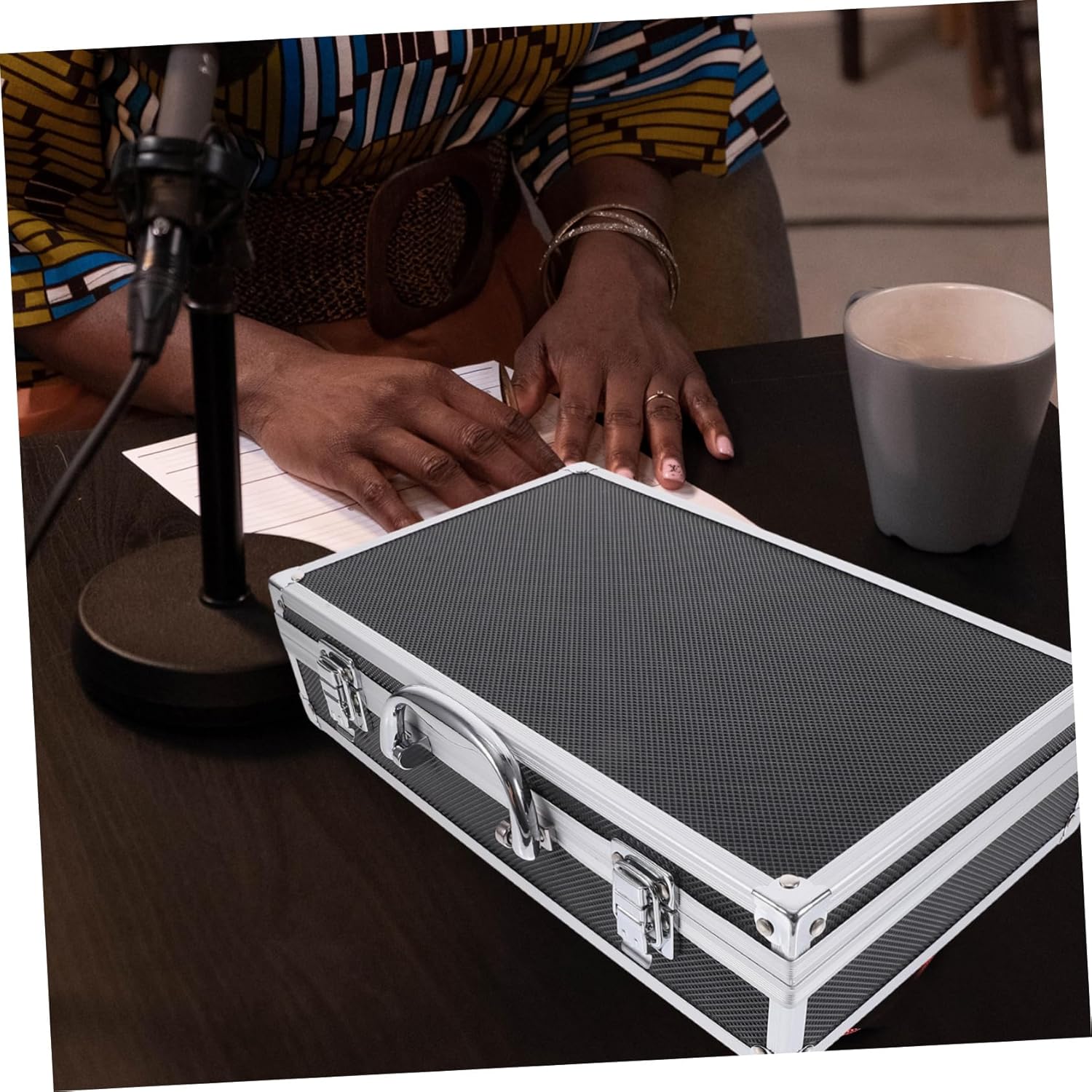 Healifty Microphone Storage Box for Handheld Mics Aluminum Protective Case Organizer for Recording and Karaoke Portable Black Carrying Suitcase