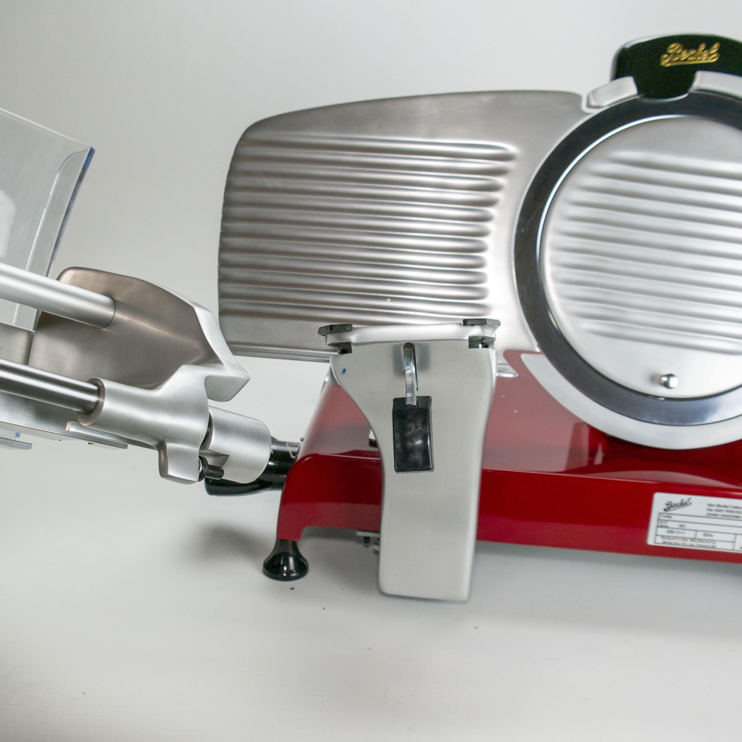 Palatina Werkstatt ® Berkel Red Line 250 rosso Affettatrice/affettatrice professionale con smerigliatrice integrata + Tagliere in legno di botte, Prezzo di vendita: € 1169,-