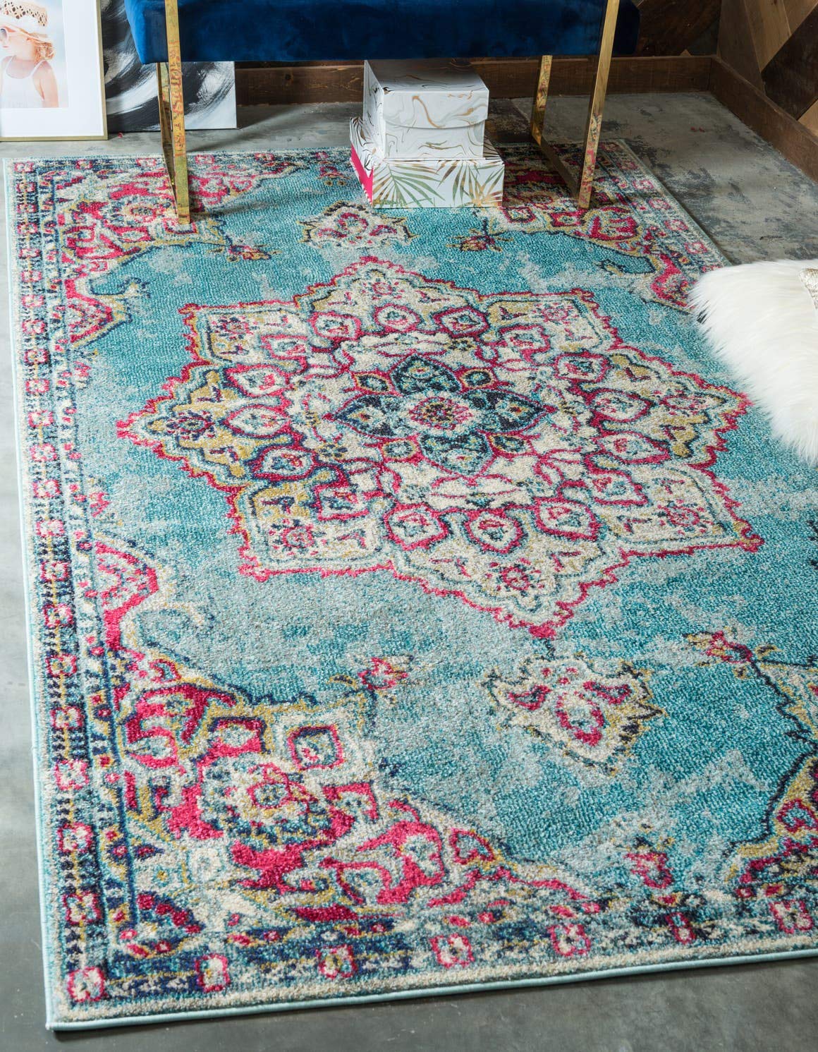 Unique Loom Medici Collection Floral Medallion Traditional Vintage Light Blue Area Rug (7' 0 x 10' 0)