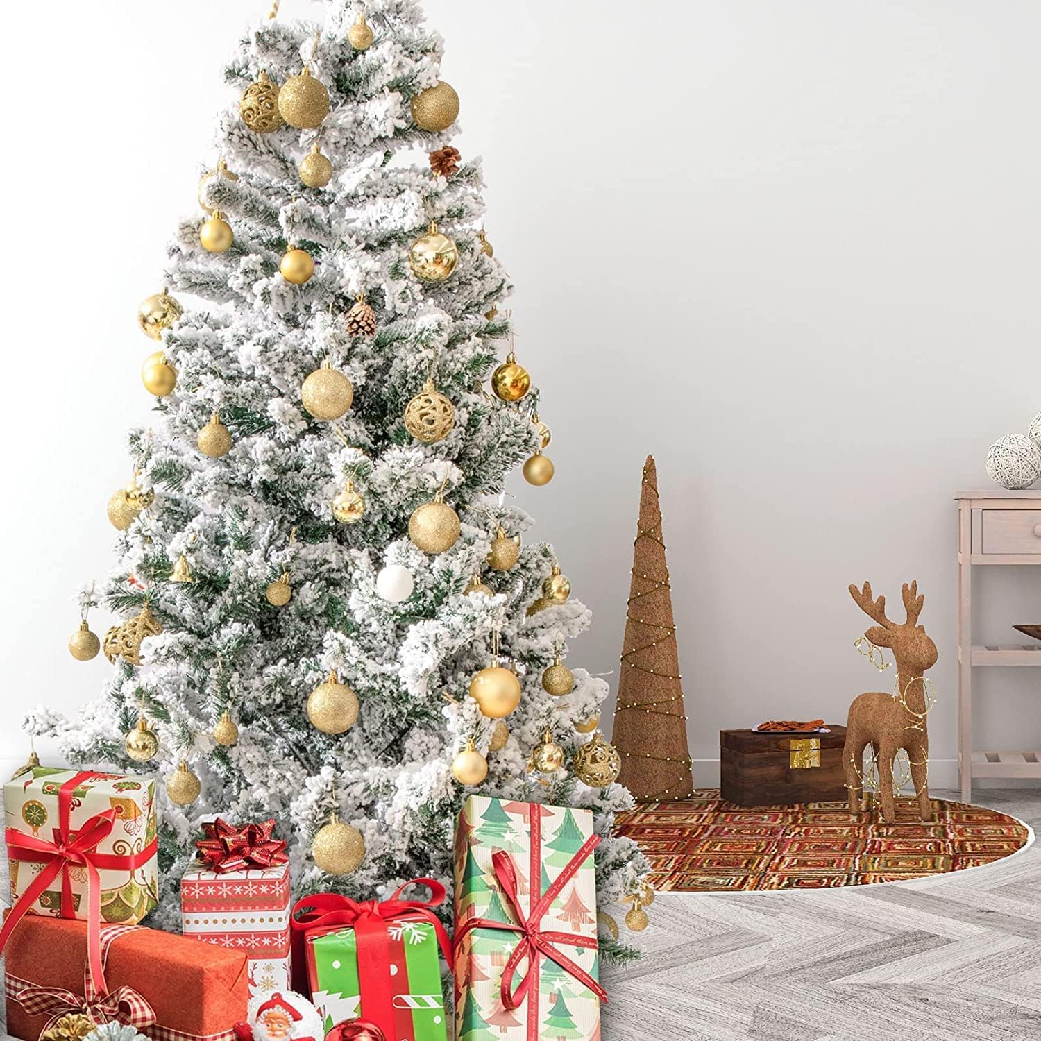 Lot de 24 boules de Noël à suspendre de 6 cm, peinture délicate sur le thème de Noël et pendentifs scintillants pour décoration de fête de Noël, mates, brillantes (doré)