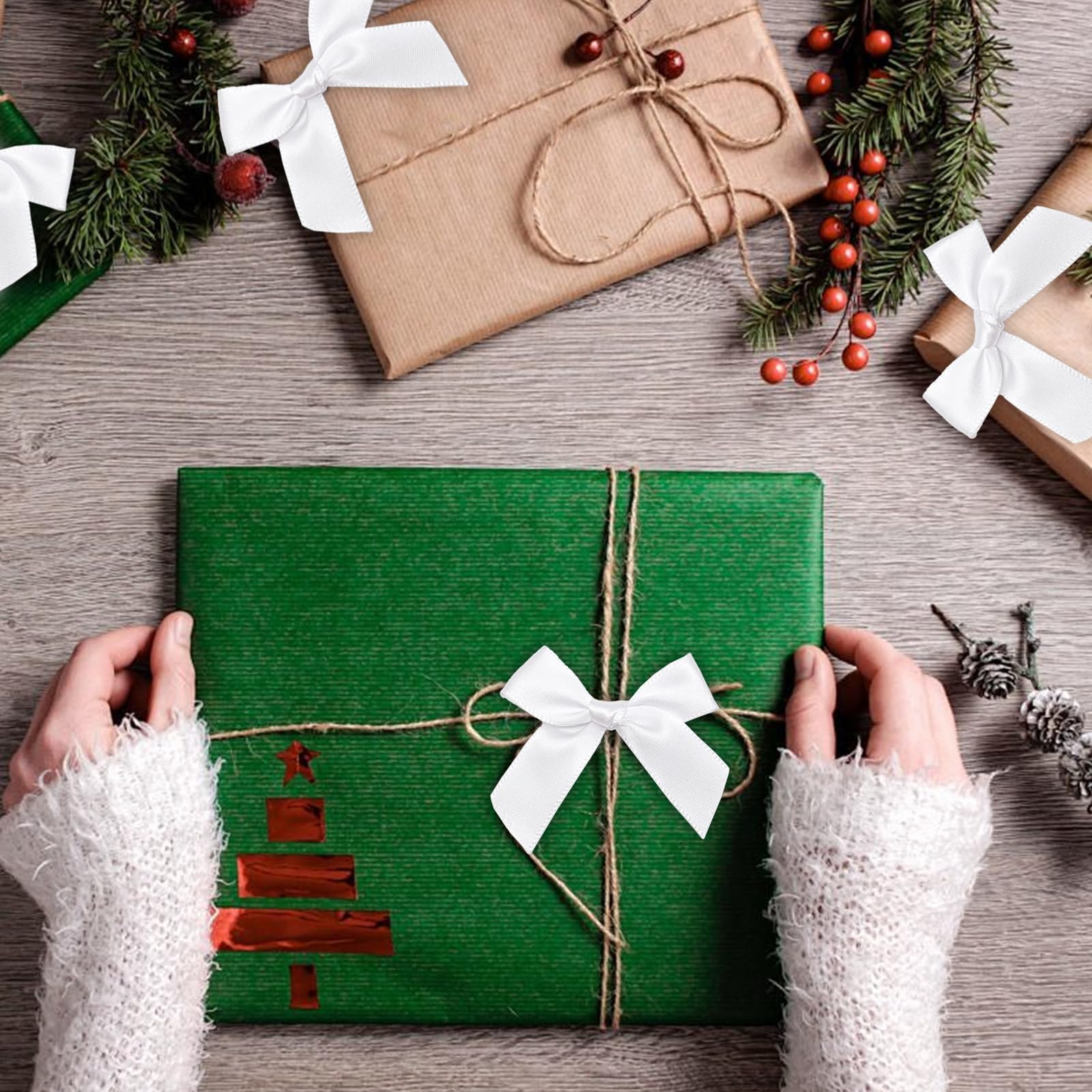 48 Noeud Cadeau Blancs de 5cm – Matériau en Satin de Soie Auto-adhésif, Idéaux pour l’Emballage de Cadeaux, la Décoration de Mariage et de Fêtes