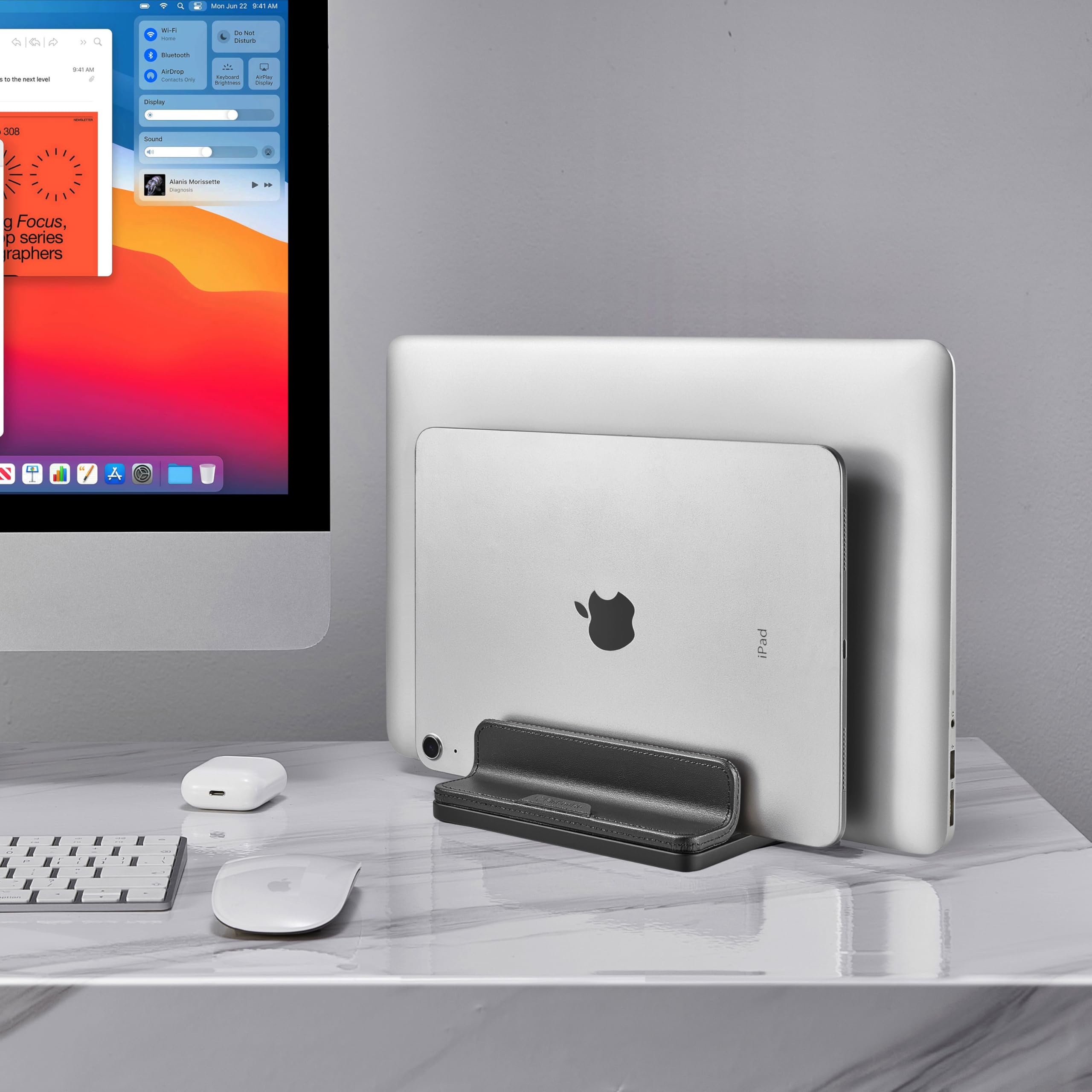 Supporto verticale doppio per laptop, 3 in 1, supporto verticale da scrivania con dock regolabile (fino a 43,3 cm), organizer da scrivania in pelle per telefono, tablet, MacBook, HP, Dell, Chrome Book