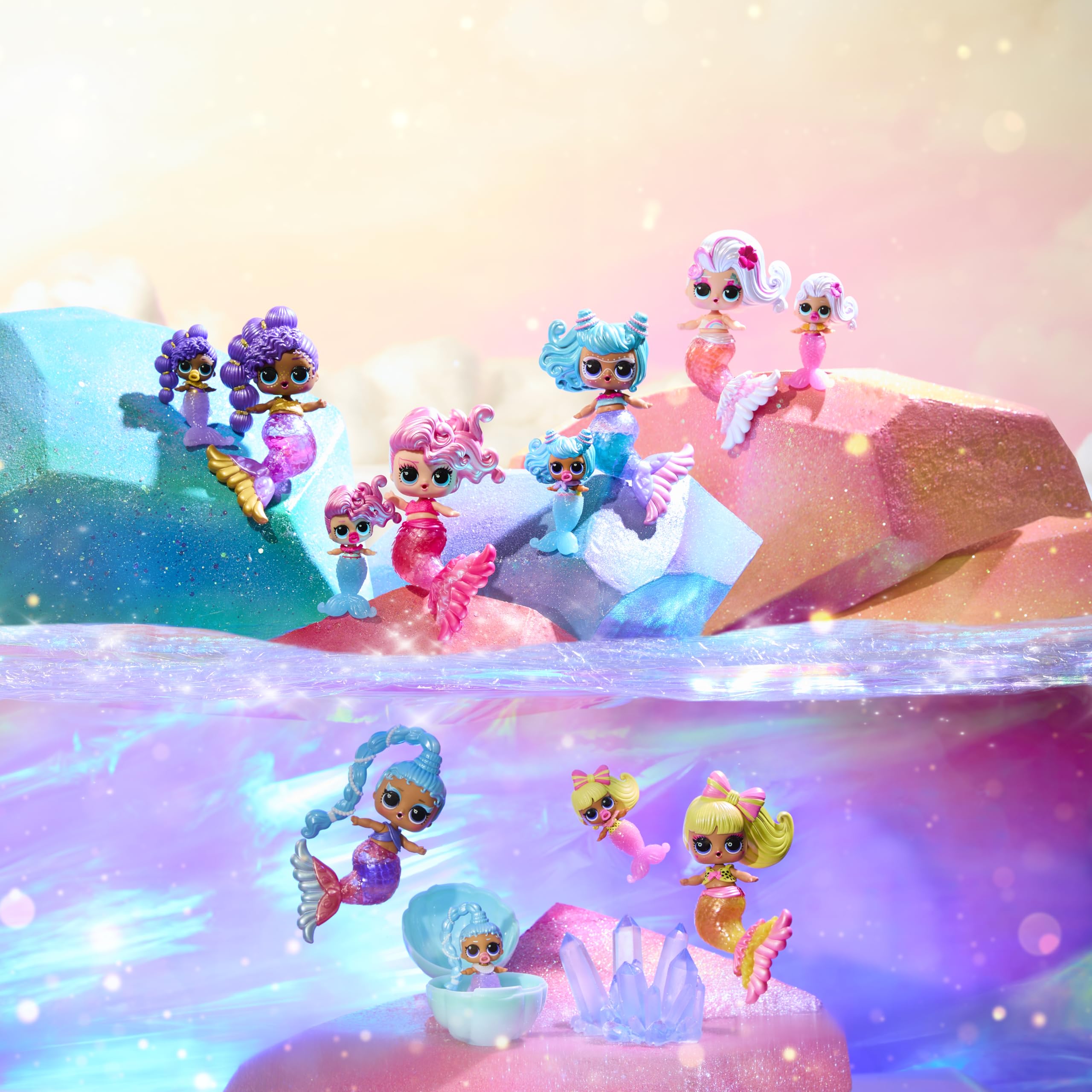 L.O.L. Surprise! Mermaids Makeover Magic Baby Sisters - Coda di sirena che cambia colore con sfera da esposizione a forma di conchiglia, 6 bambole da collezionare - Età 4+