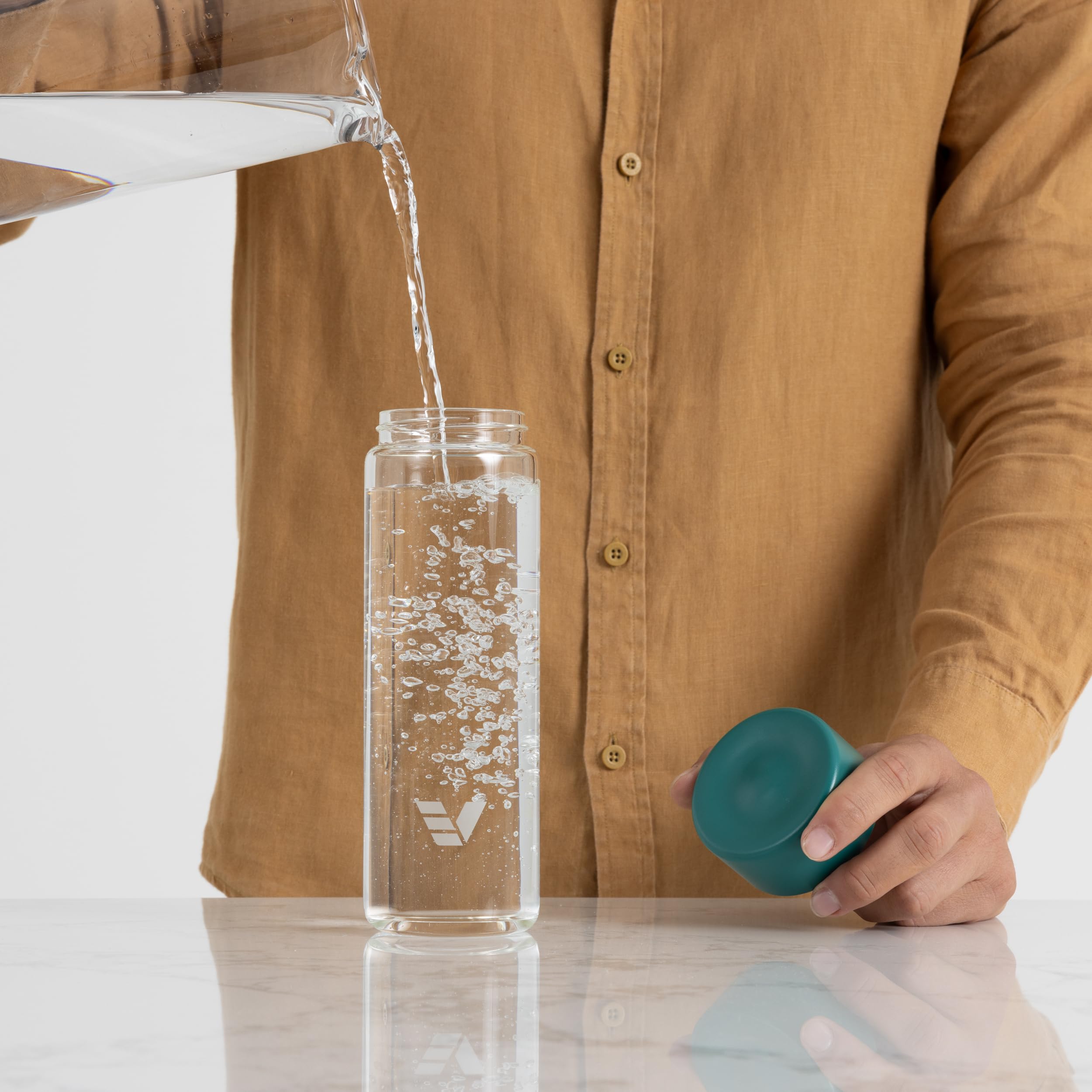 Botella de agua de vidrio de 20 onzas, sin aislamiento, vidrio de borosilicato, apta para lavavajillas, sin contacto de plástico, una experiencia de beber pura, verde azulado